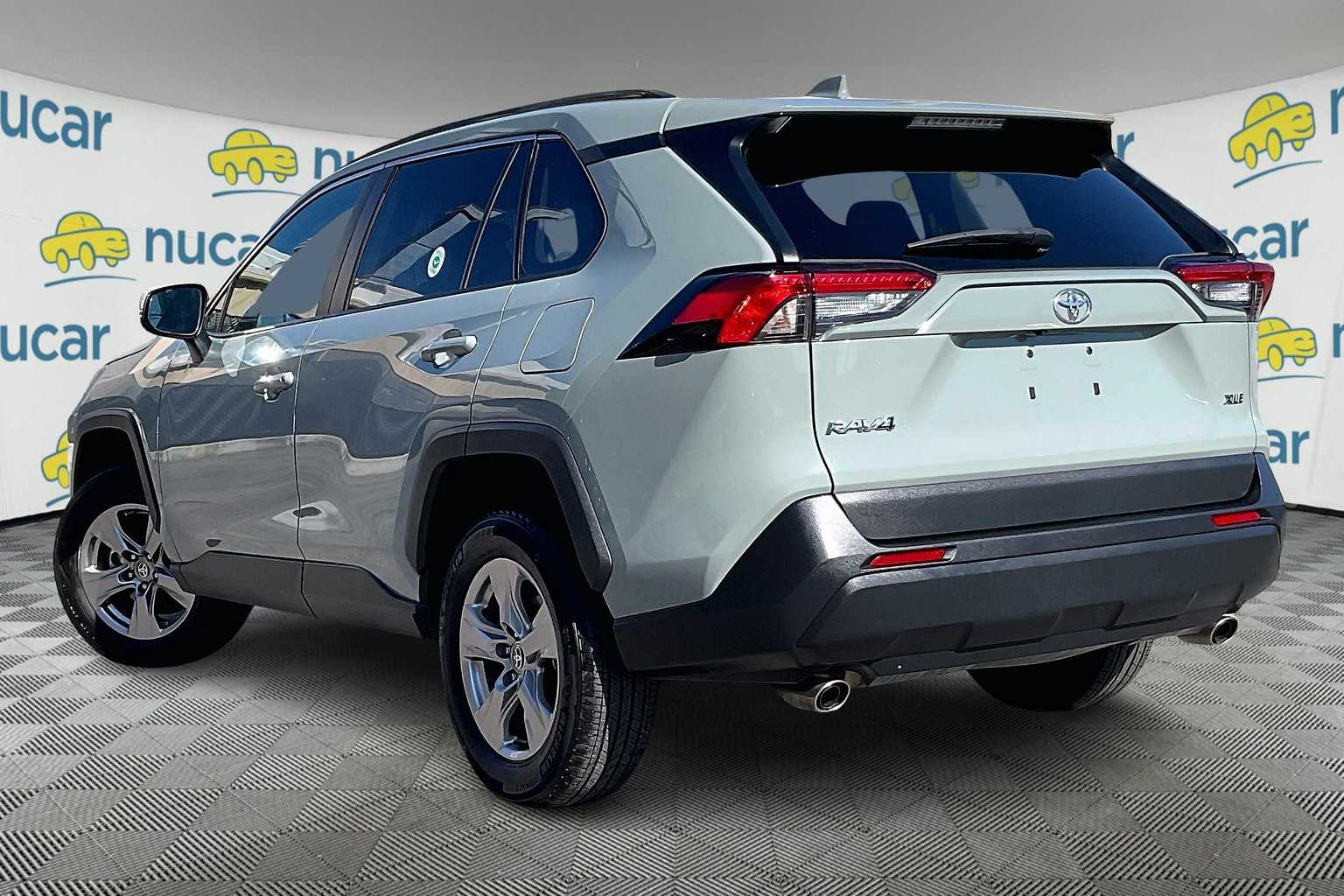 2023 Toyota RAV4 XLE - Photo 4