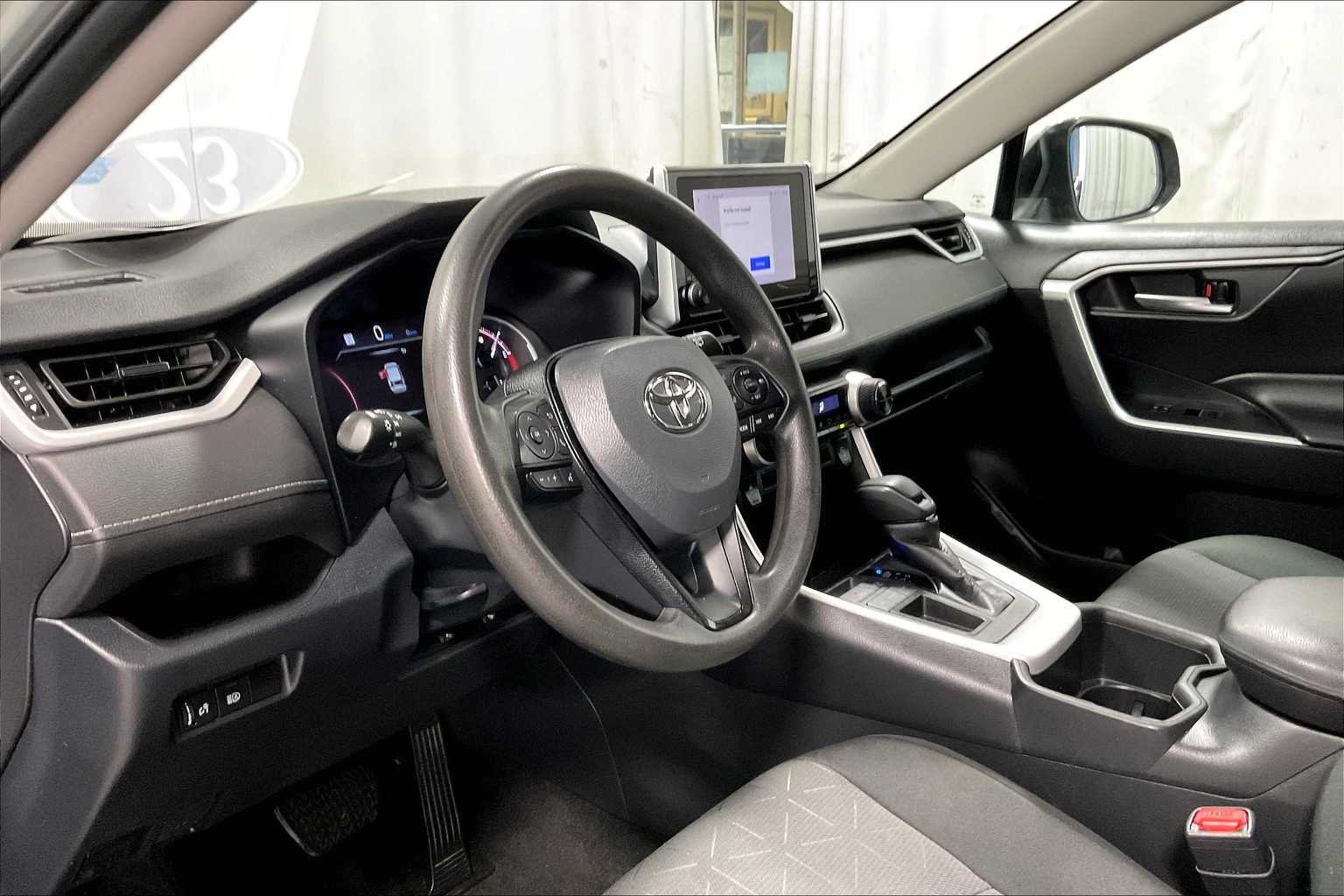 2023 Toyota RAV4 XLE - Photo 8