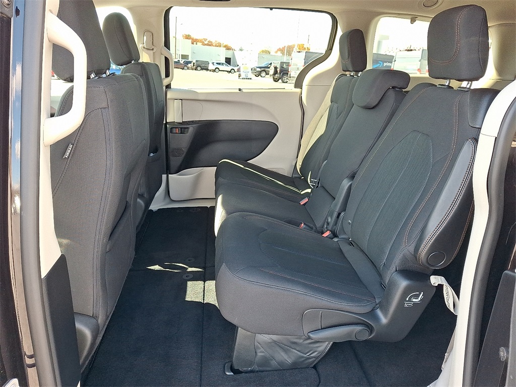 2019 Chrysler Pacifica Touring Plus - Photo 11
