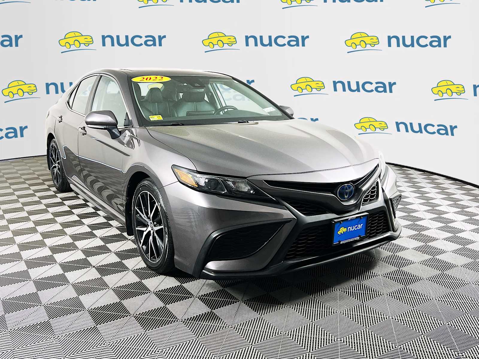 2022 Toyota Camry Hybrid SE