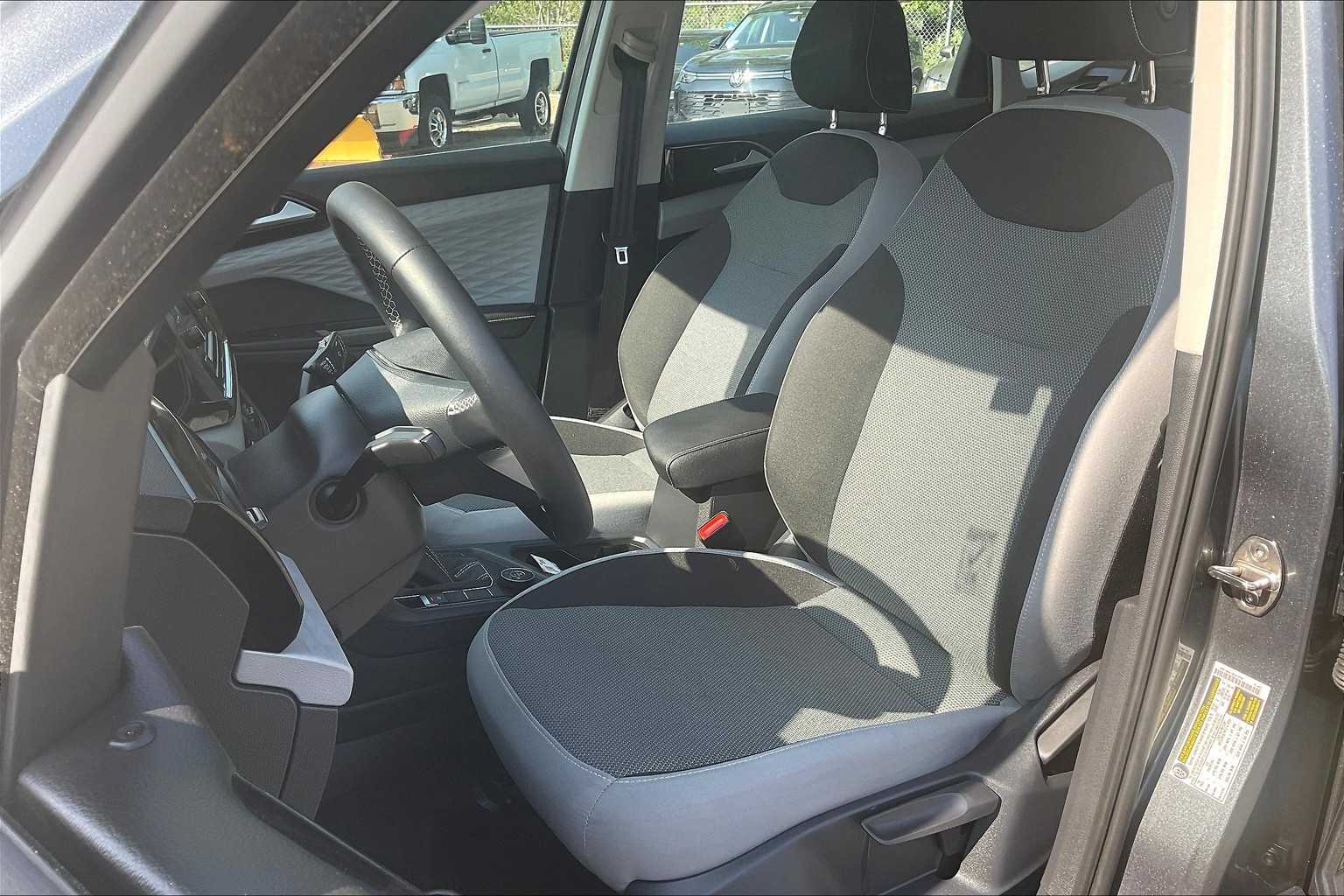 2024 Volkswagen Taos S - Photo 10