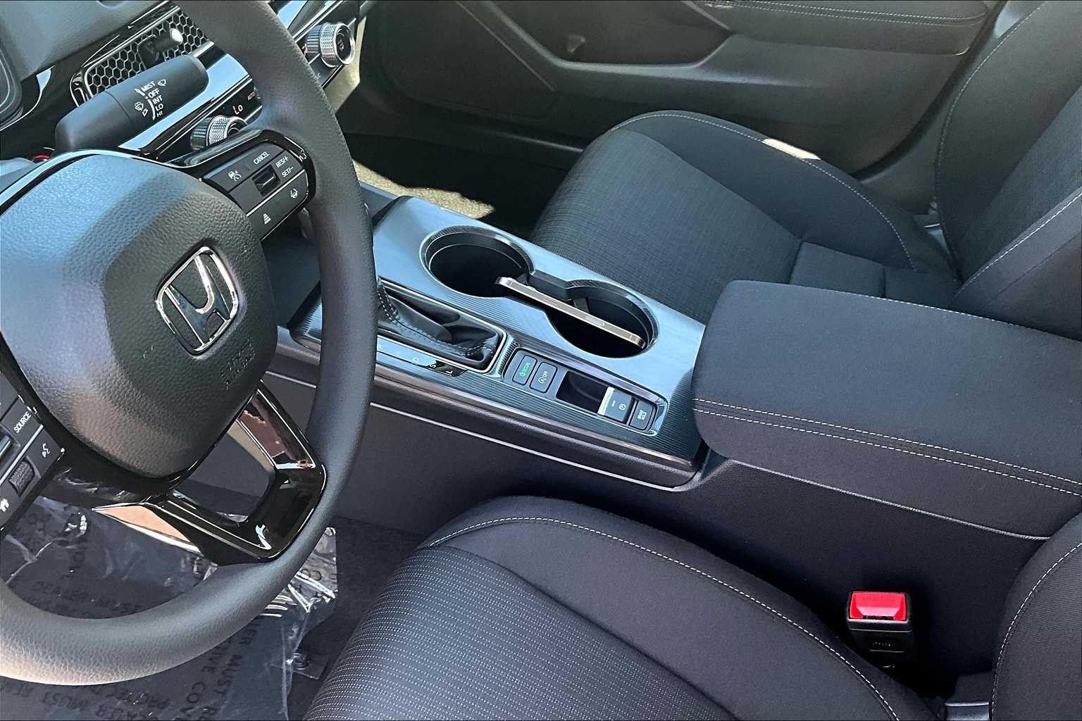 2025 Honda Civic LX - Photo 14