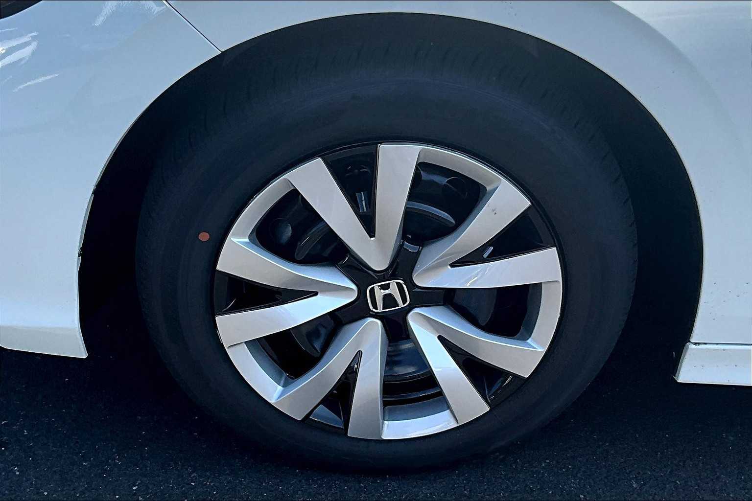 2025 Honda Civic LX - Photo 8