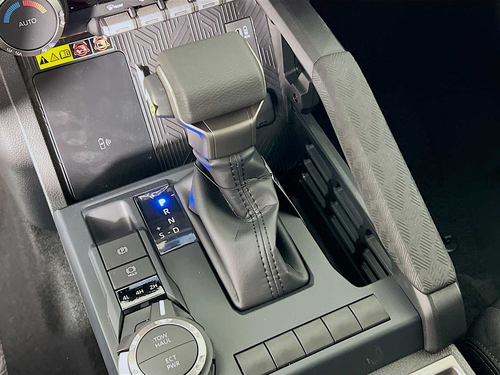 2025 Toyota Tacoma SR5 - Photo 11