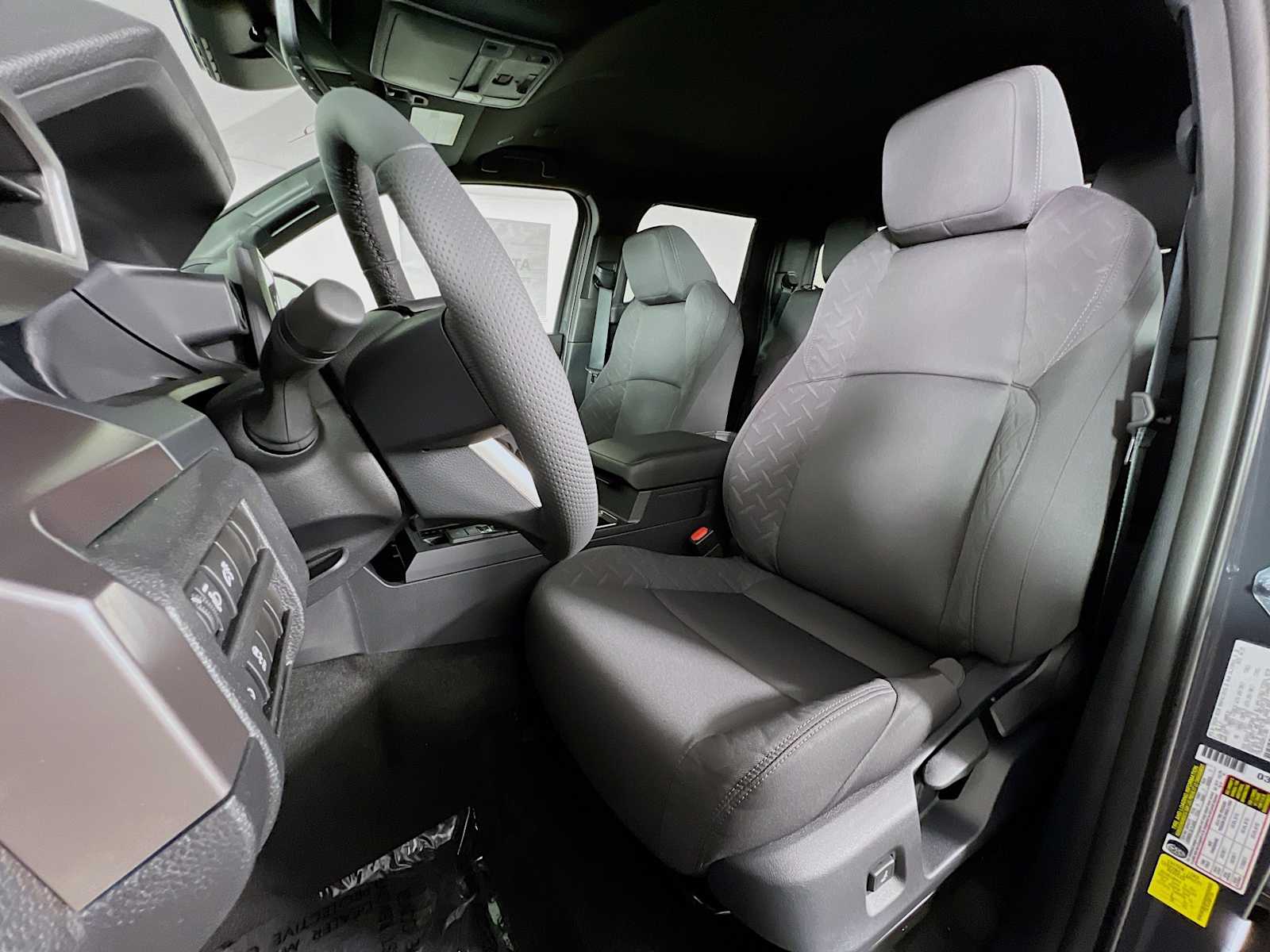 2025 Toyota Tacoma SR5 - Photo 12