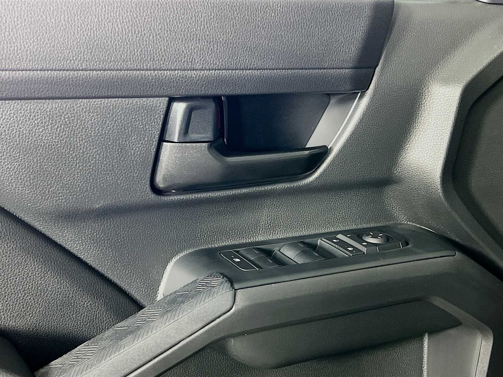 2025 Toyota Tacoma SR5 - Photo 15