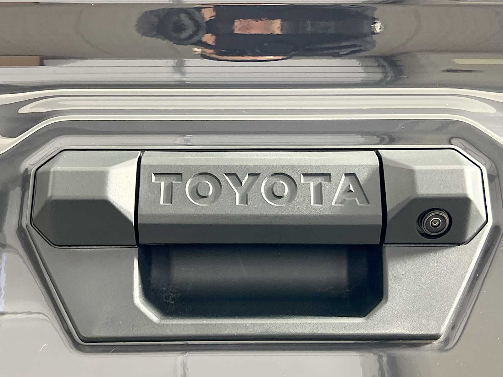 2025 Toyota Tacoma SR5 - Photo 17