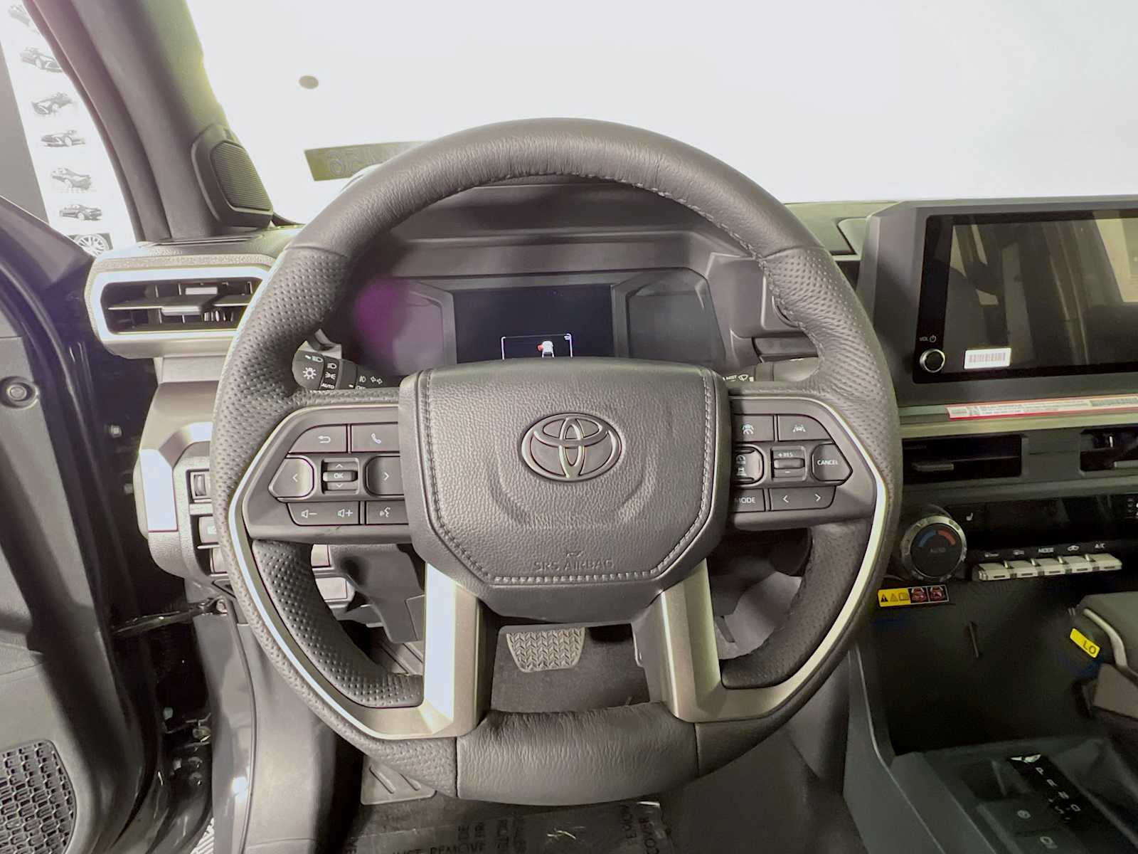 2025 Toyota Tacoma SR5 - Photo 7