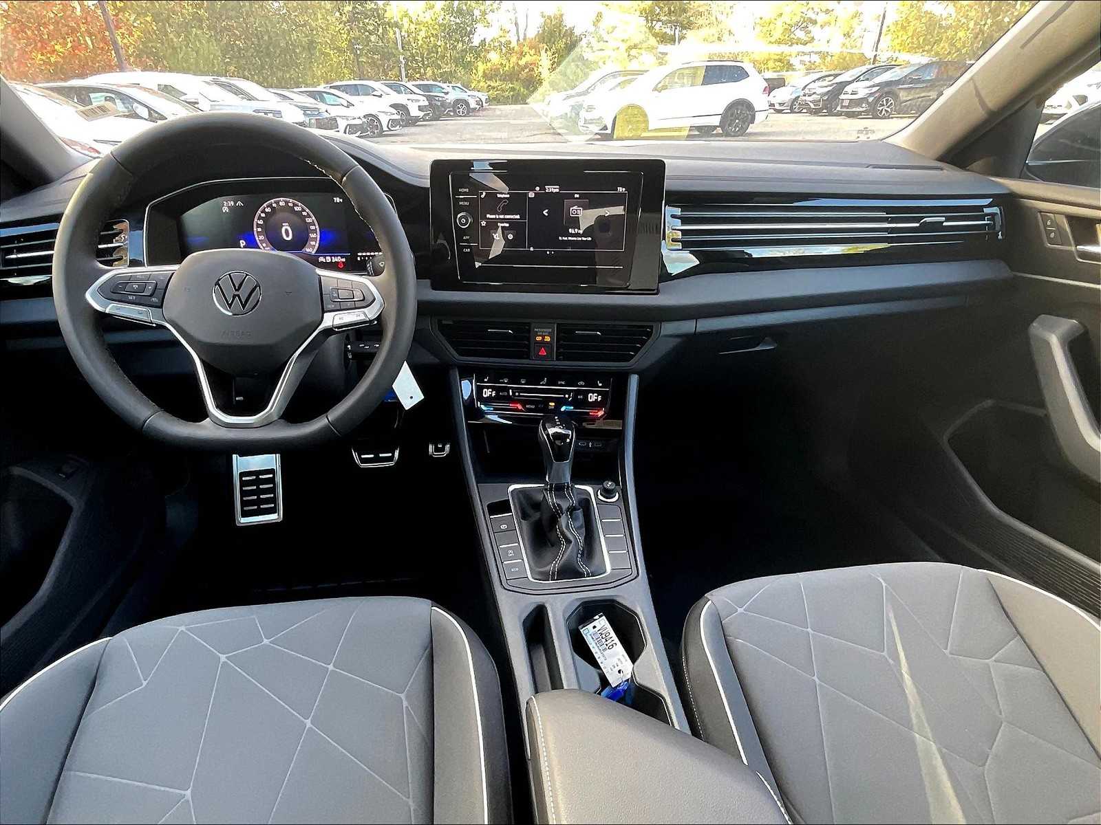 2025 Volkswagen Jetta Sport - Photo 12
