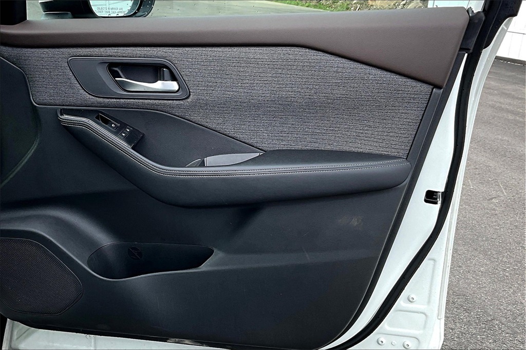 2023 Nissan Rogue SV - Photo 11