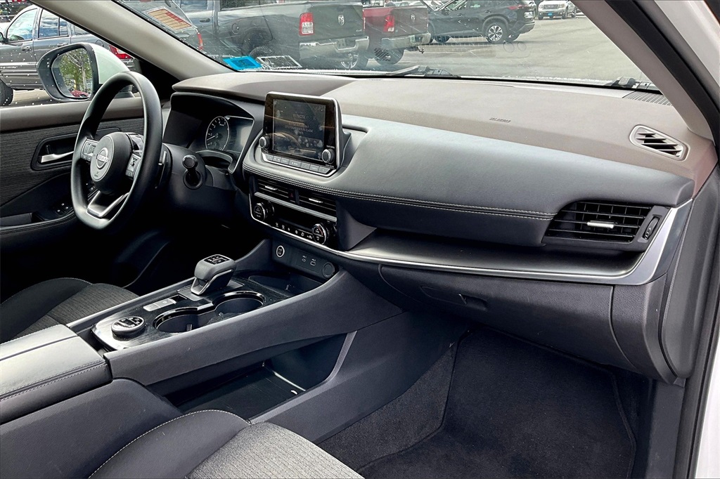 2023 Nissan Rogue SV - Photo 13