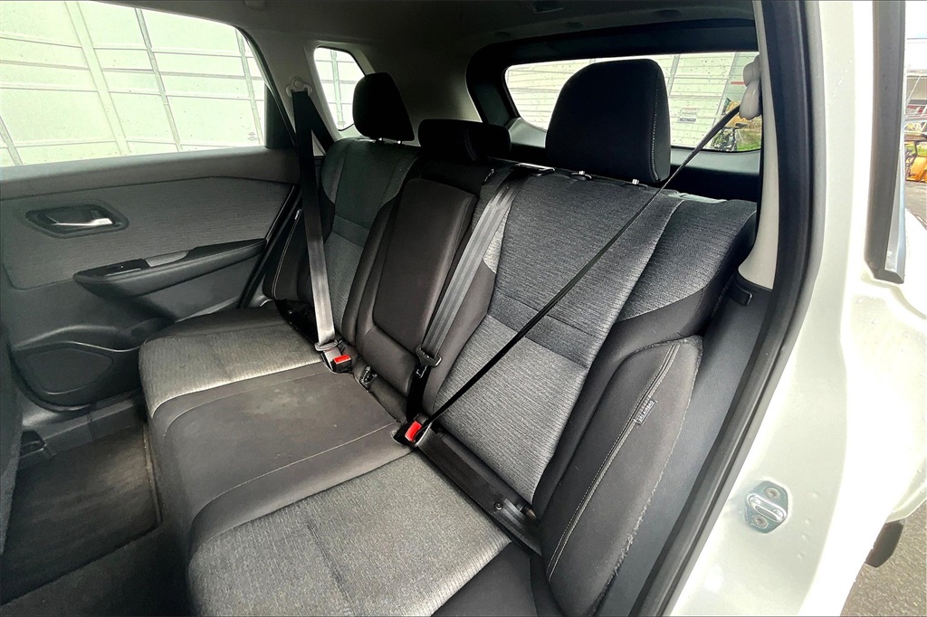 2023 Nissan Rogue SV - Photo 14