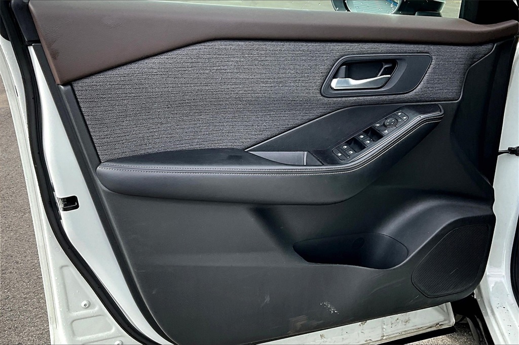2023 Nissan Rogue SV - Photo 9