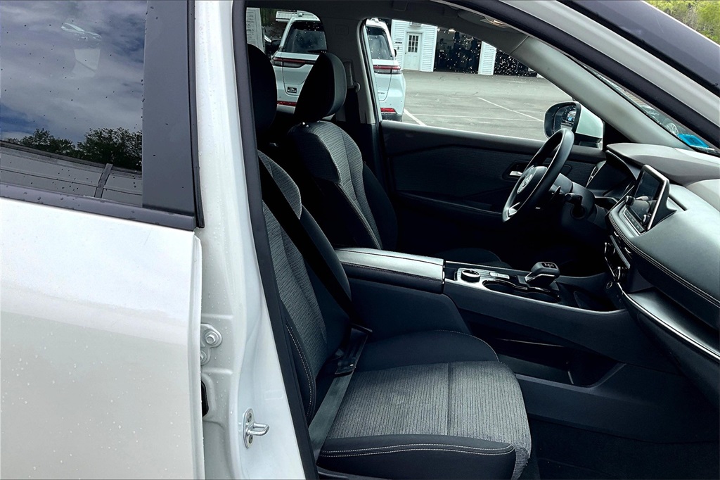 2023 Nissan Rogue SV - Photo 10