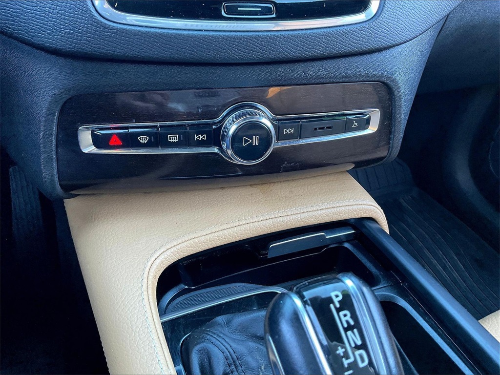 2019 Volvo XC90 T6 Momentum - Photo 26