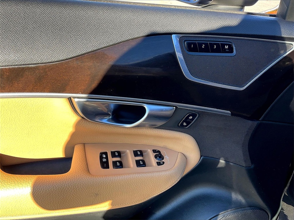 2019 Volvo XC90 T6 Momentum - Photo 38