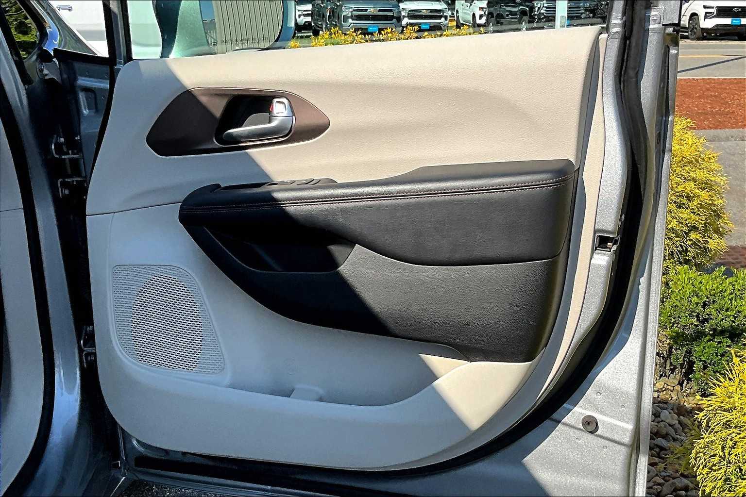 2018 Chrysler Pacifica Touring L Plus - Photo 12