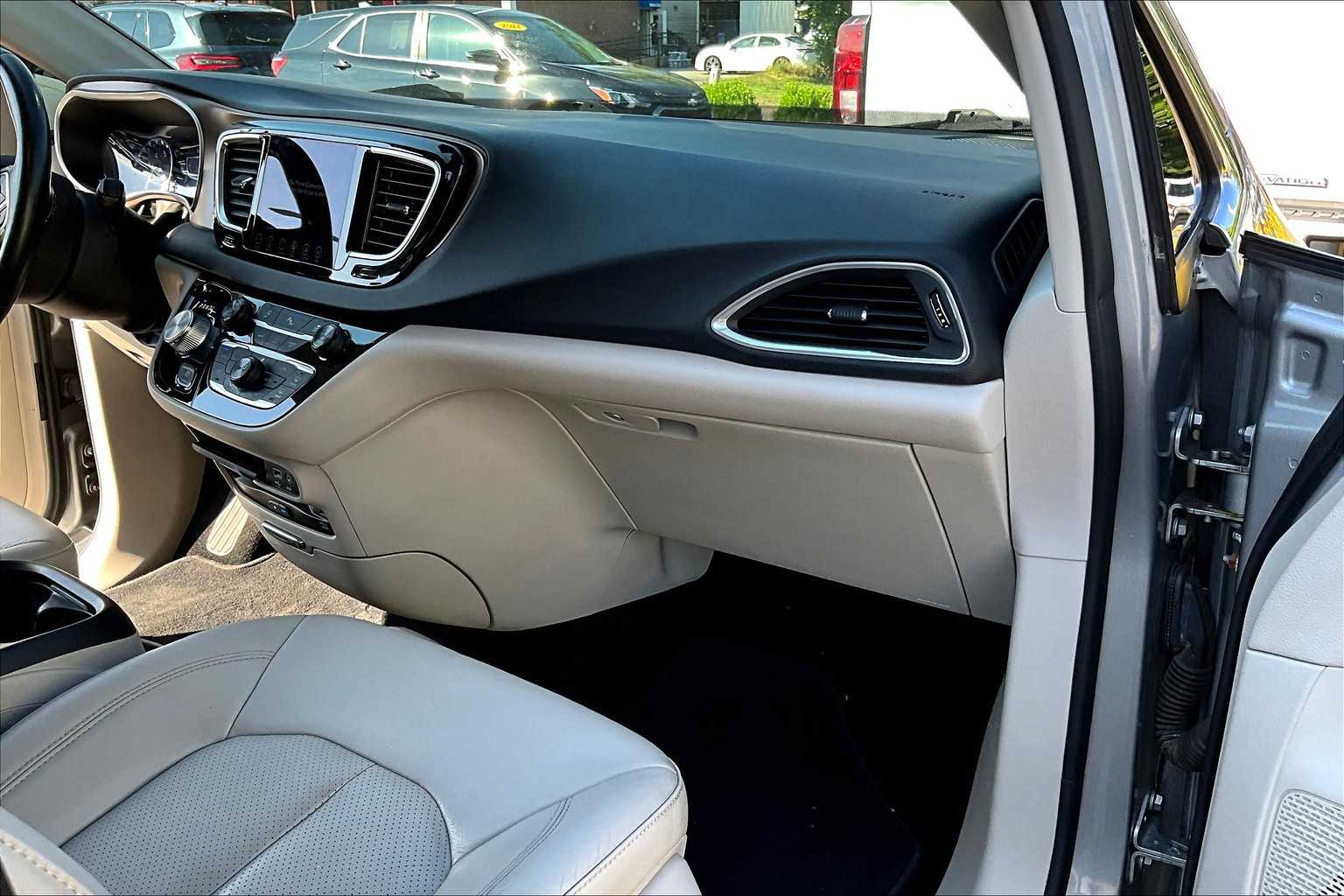 2018 Chrysler Pacifica Touring L Plus - Photo 13