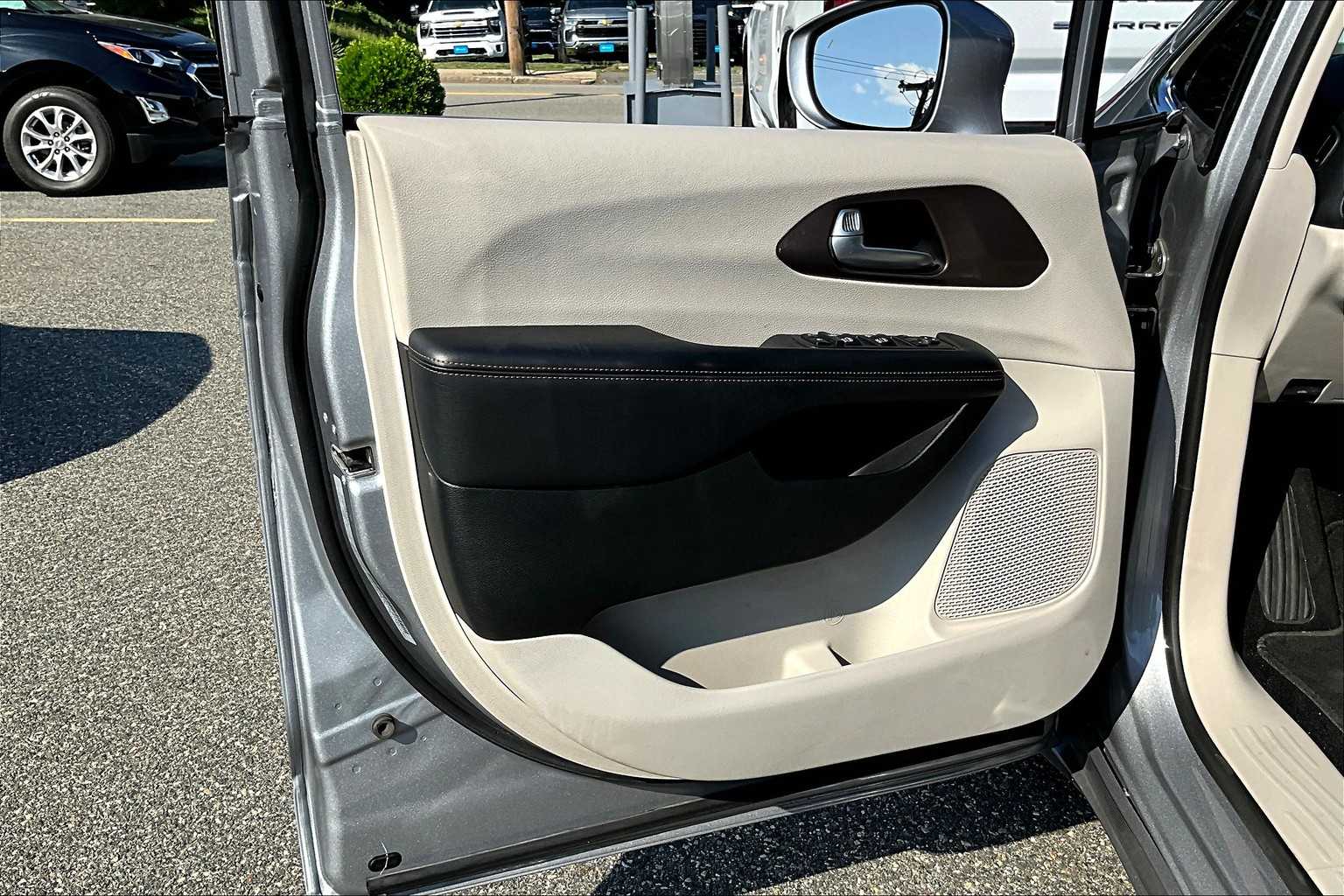 2018 Chrysler Pacifica Touring L Plus - Photo 9