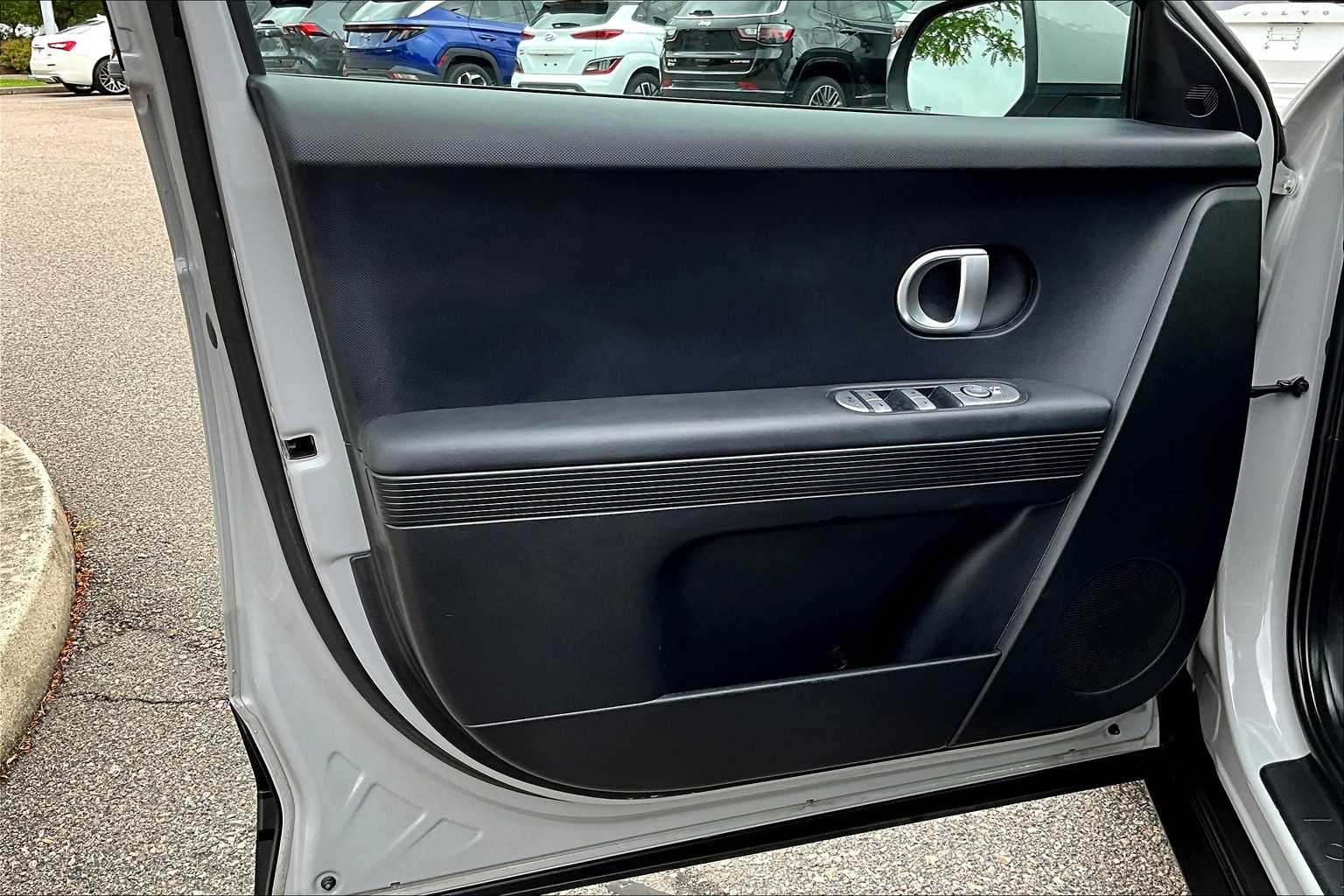 2022 Hyundai IONIQ 5 SE - Photo 9