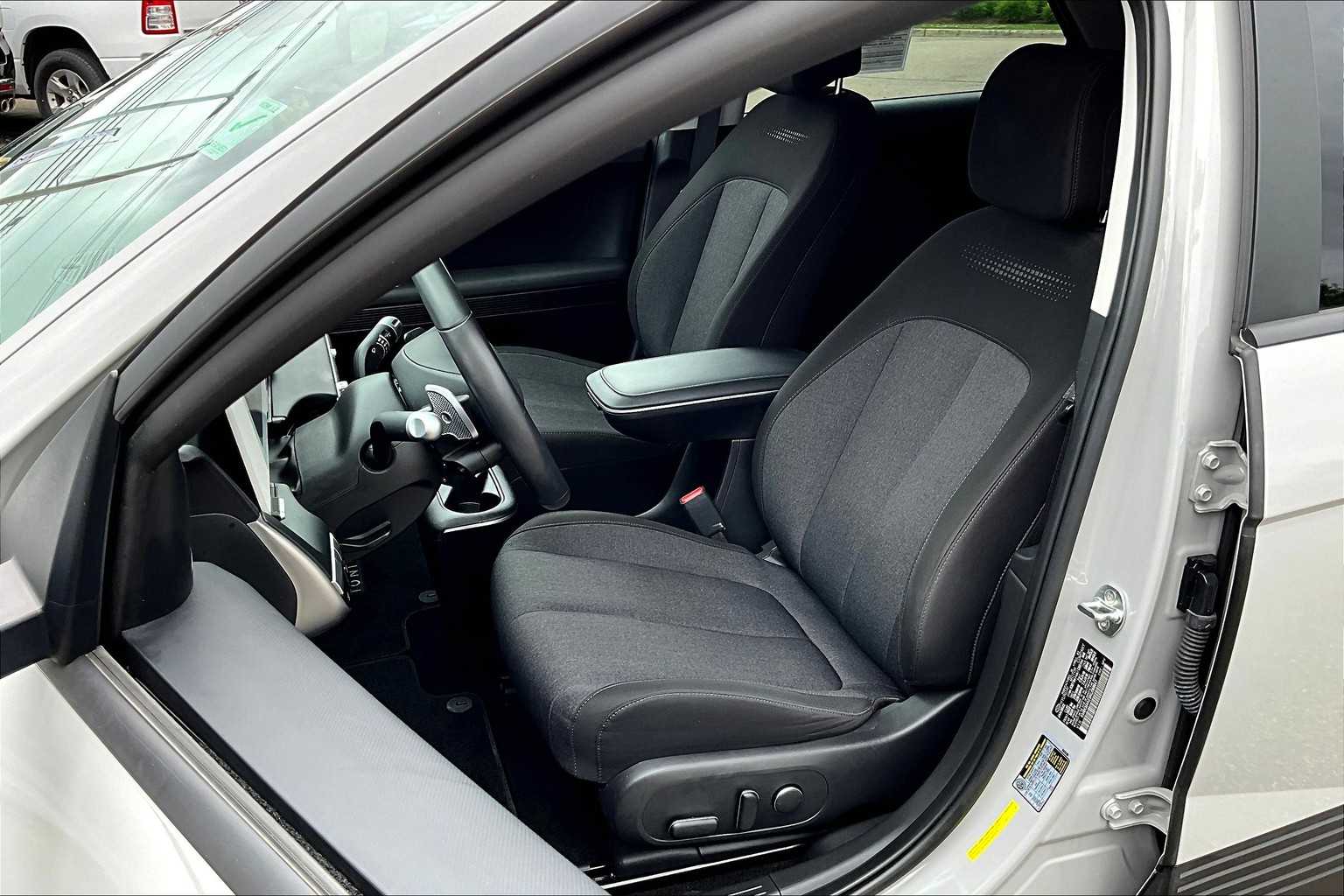 2022 Hyundai IONIQ 5 SE - Photo 10
