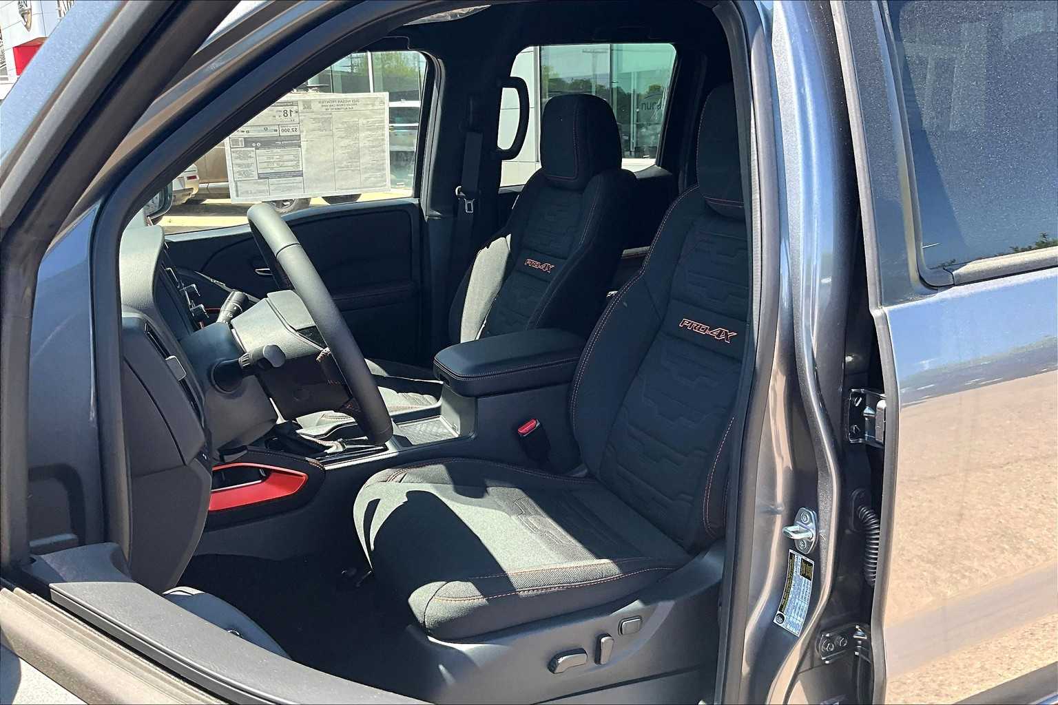 2025 Nissan Frontier PRO-4X - Photo 10