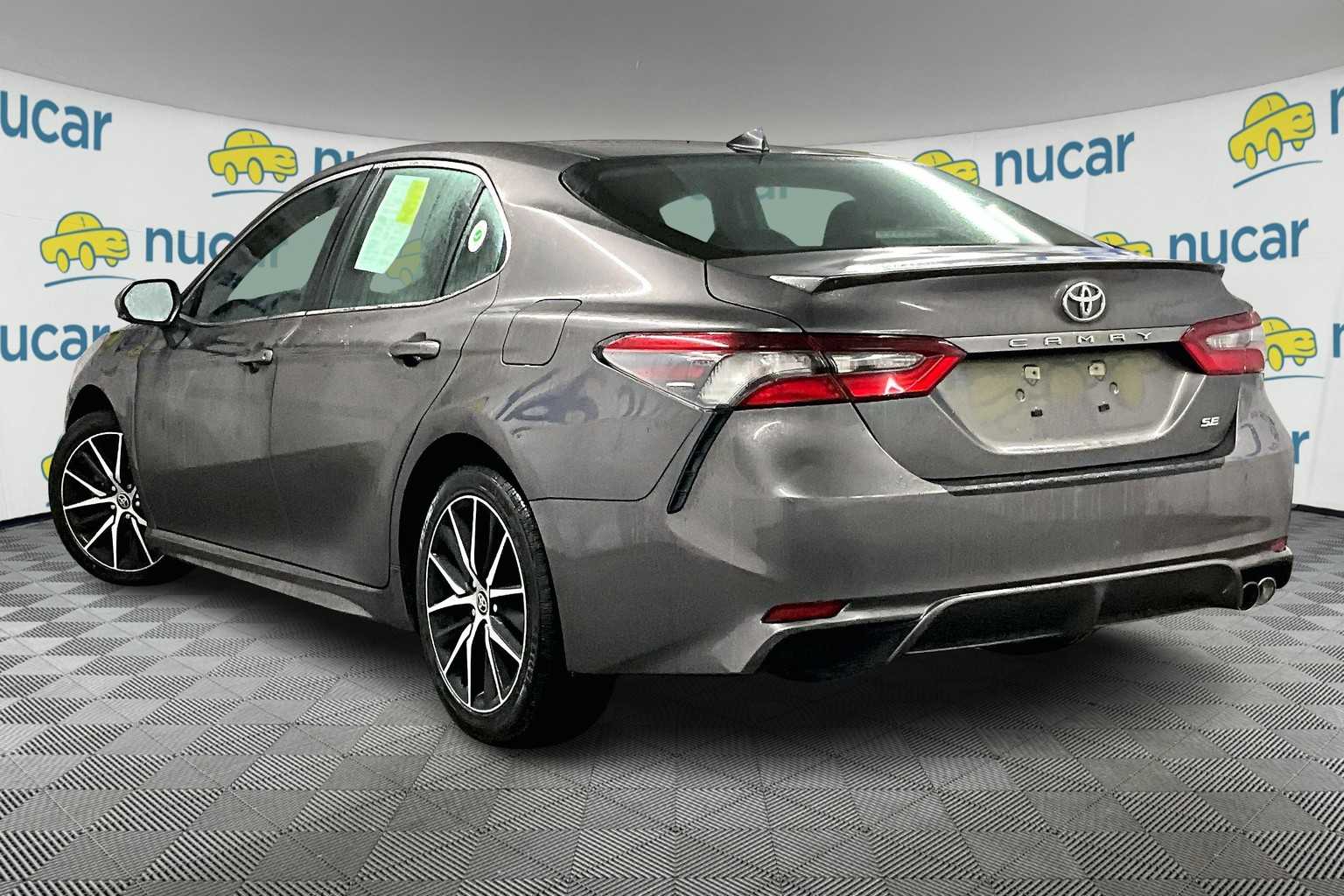 2023 Toyota Camry SE - Photo 4