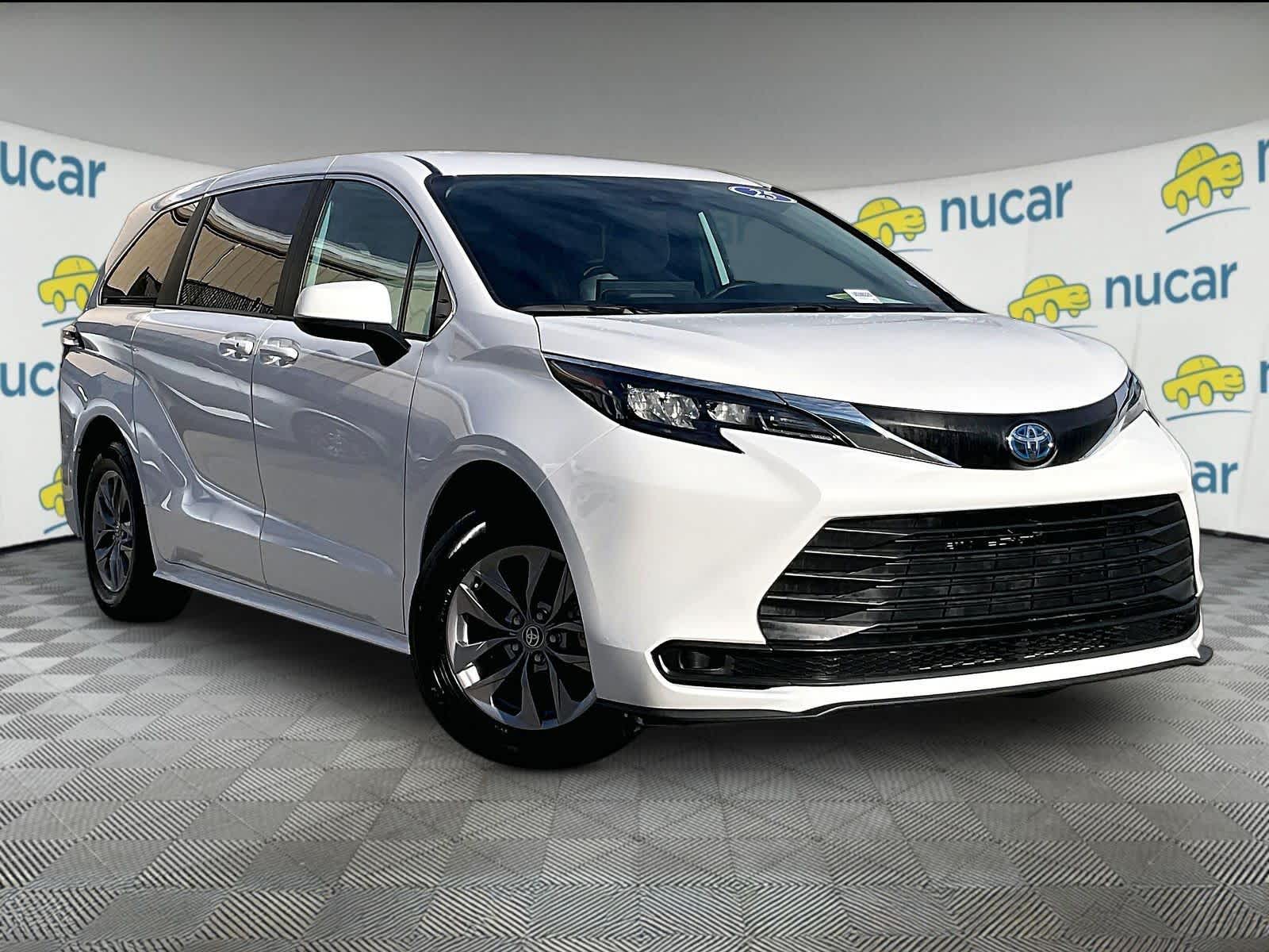 2025 Toyota Sienna LE