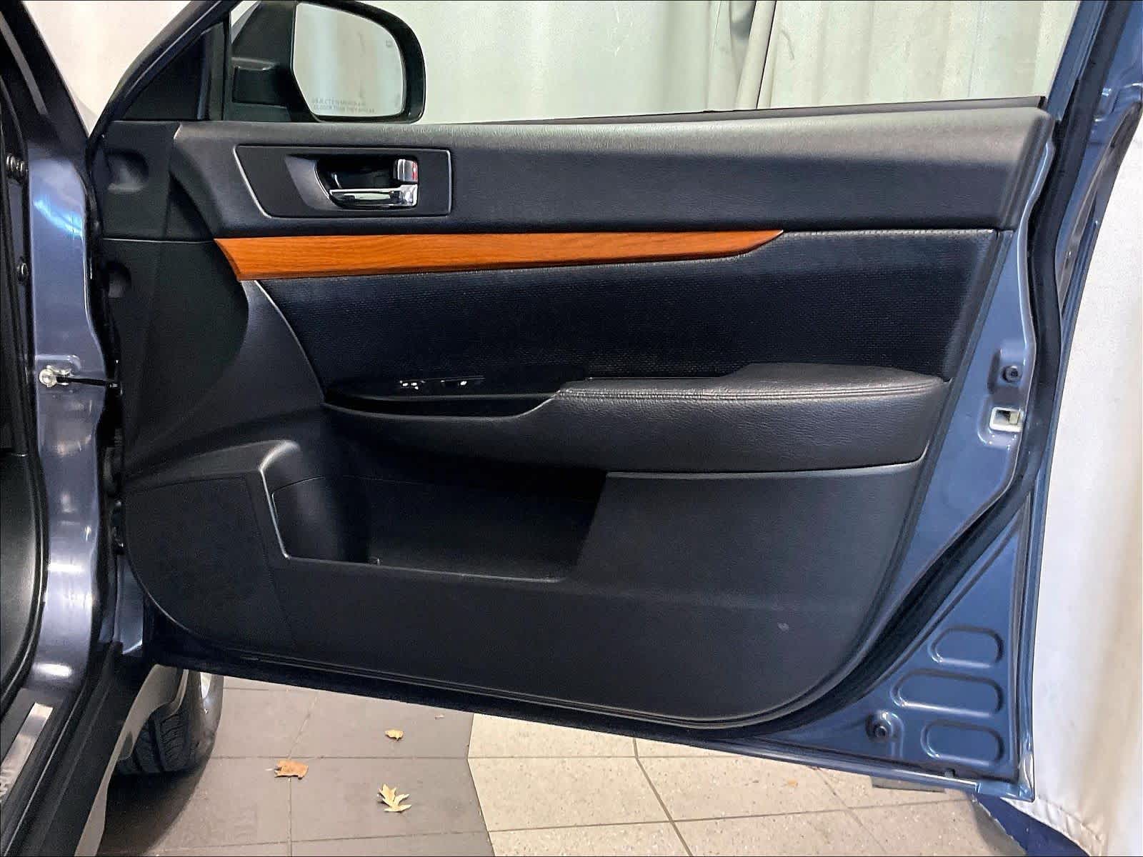 2014 Subaru Outback 2.5i Limited - Photo 12