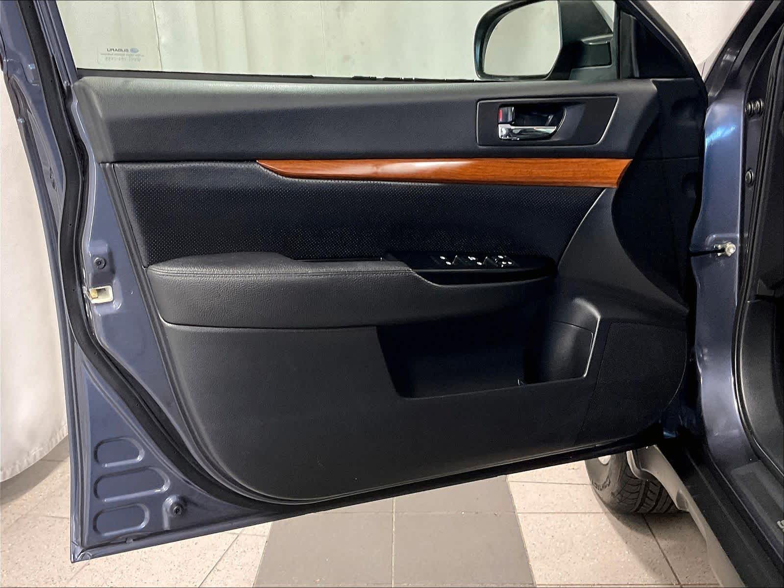 2014 Subaru Outback 2.5i Limited - Photo 9