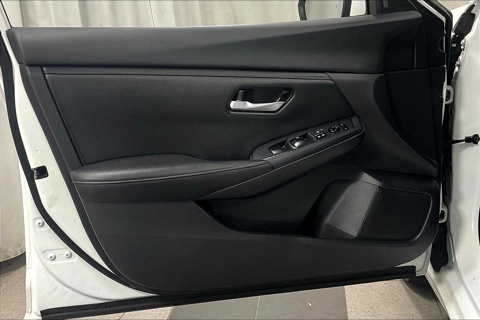 2023 Nissan Sentra SV - Photo 9