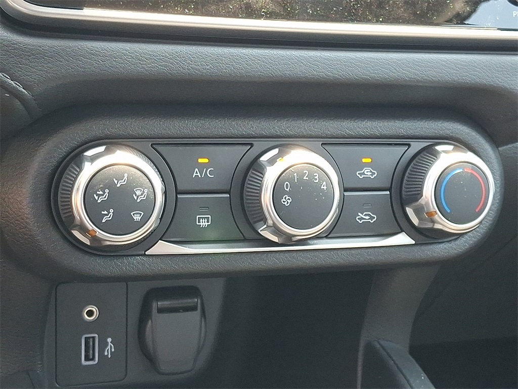 2025 Nissan Versa 1.6 S - Photo 11