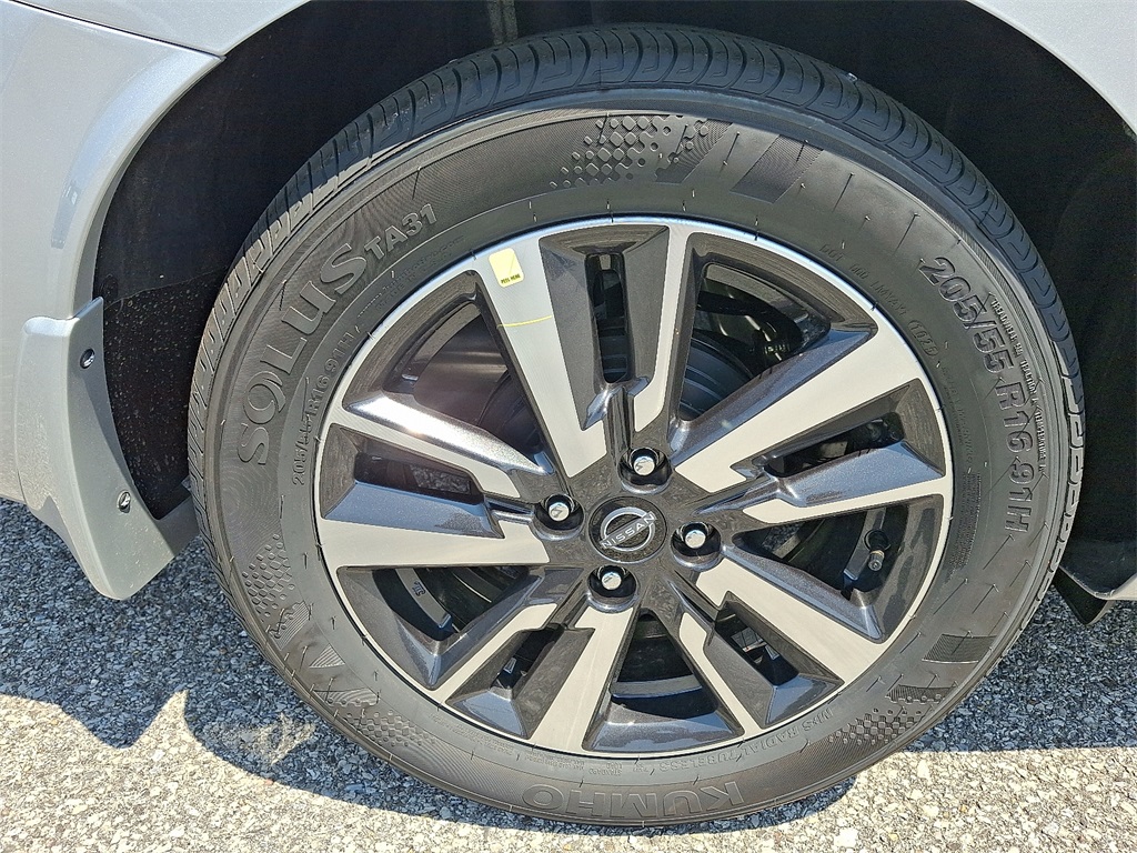 2025 Nissan Versa 1.6 S - Photo 5