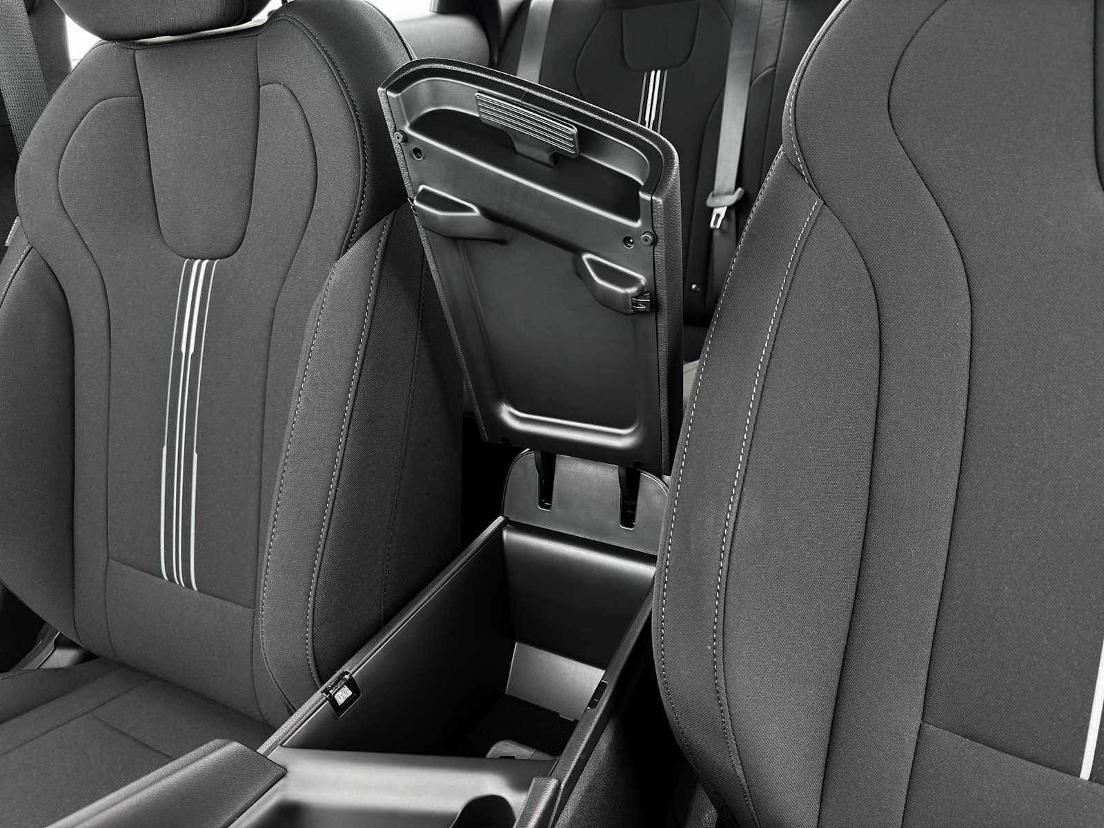 2025 Hyundai Elantra SEL Sport - Photo 18