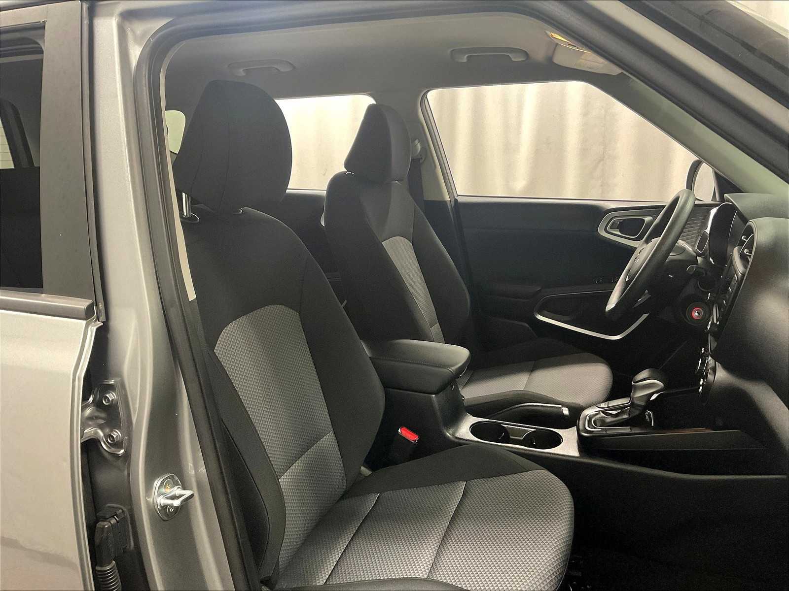 2023 Kia Soul LX - Photo 11