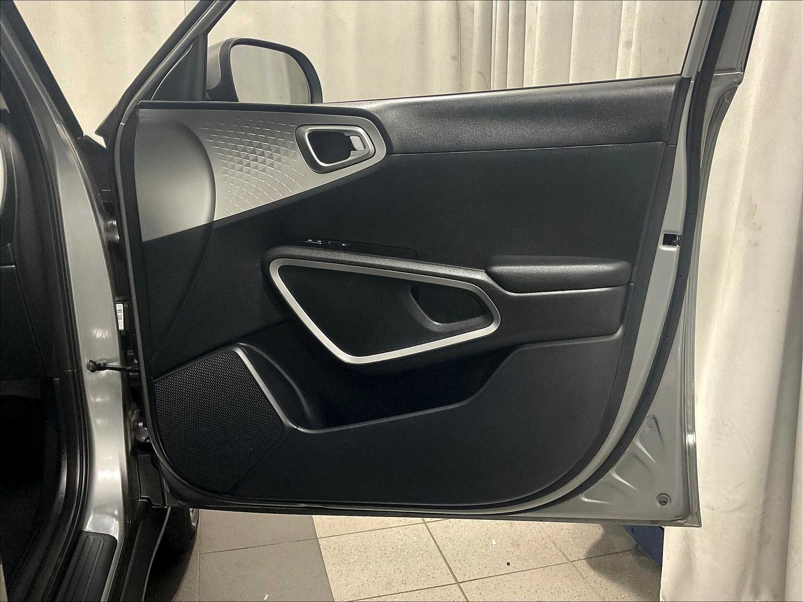 2023 Kia Soul LX - Photo 12