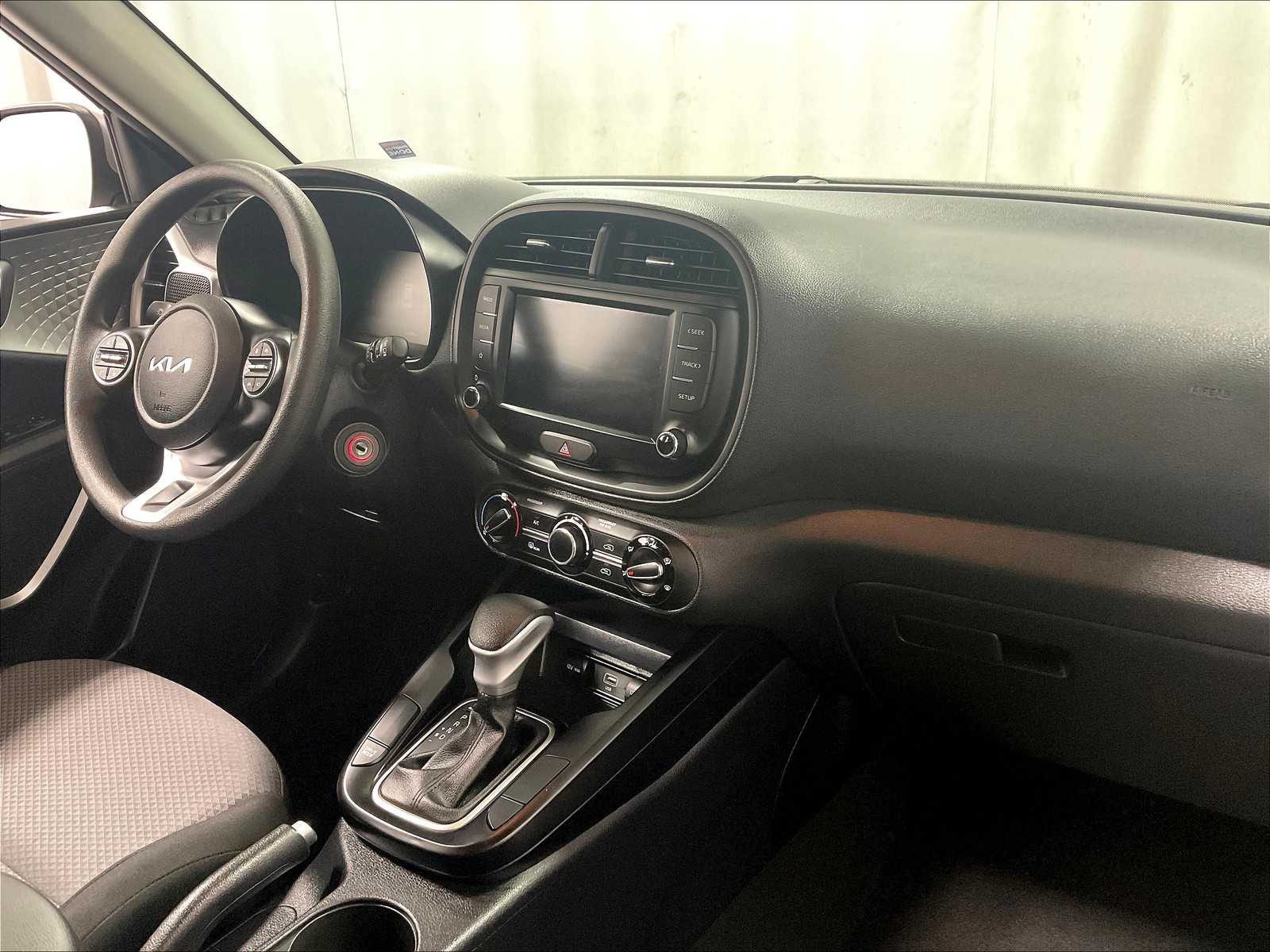 2023 Kia Soul LX - Photo 14