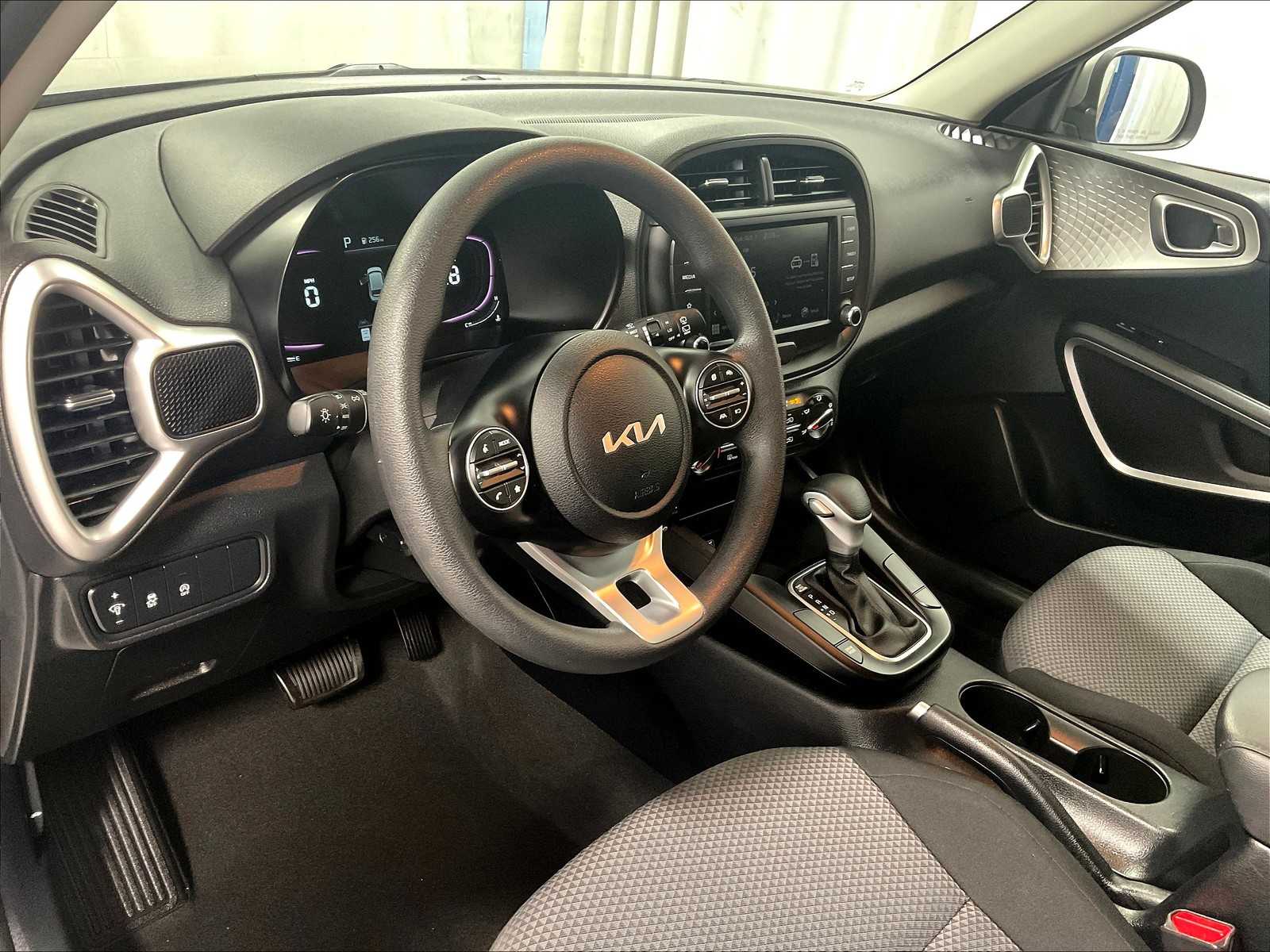 2023 Kia Soul LX - Photo 8