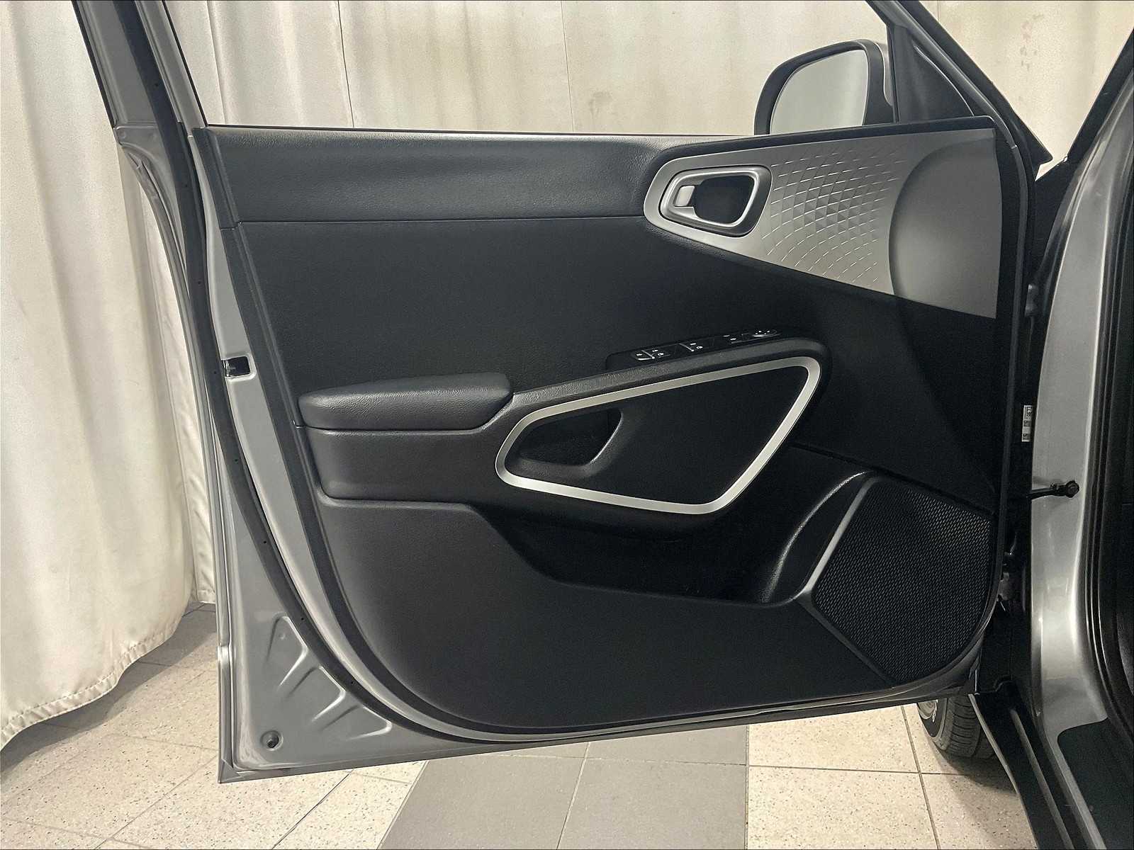 2023 Kia Soul LX - Photo 9