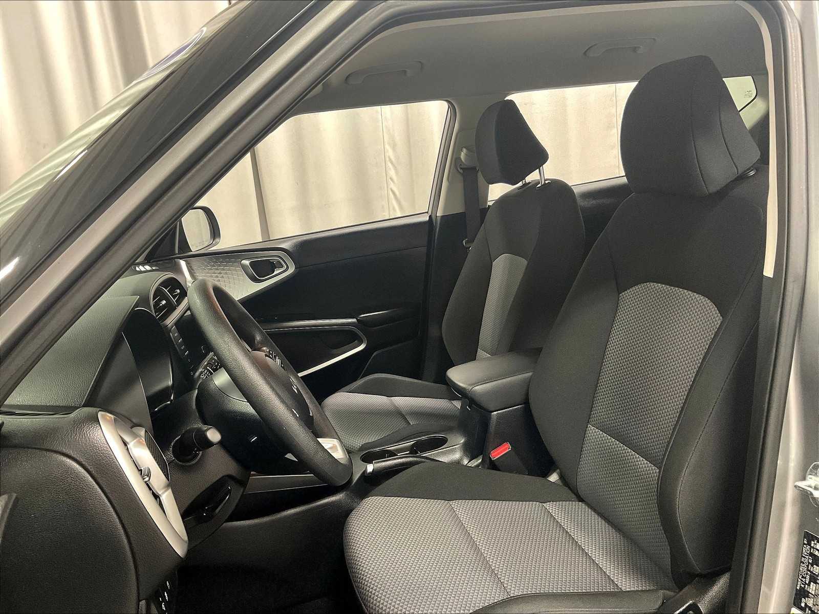 2023 Kia Soul LX - Photo 10