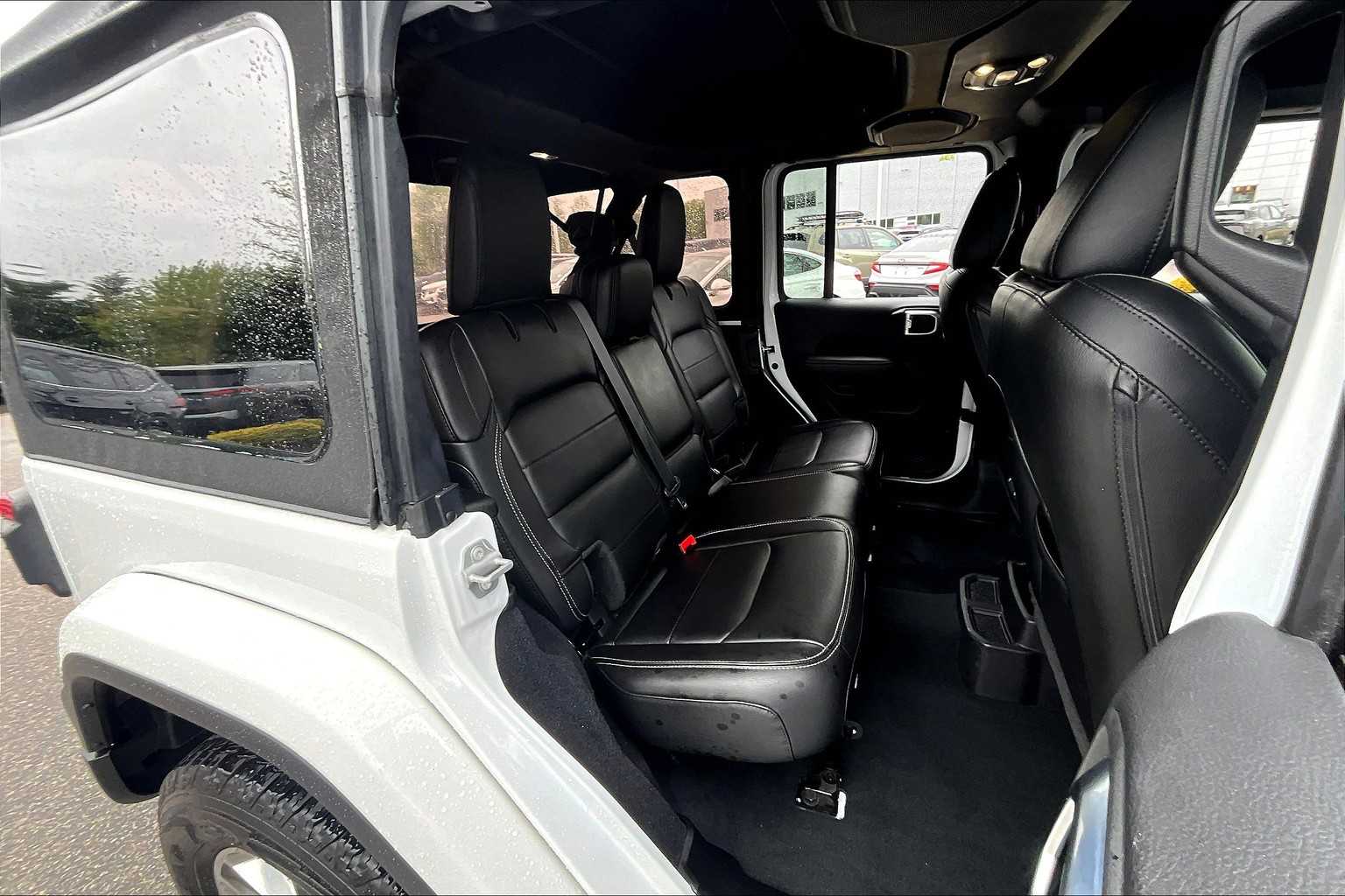 2022 Jeep Wrangler Unlimited Sahara - Photo 16
