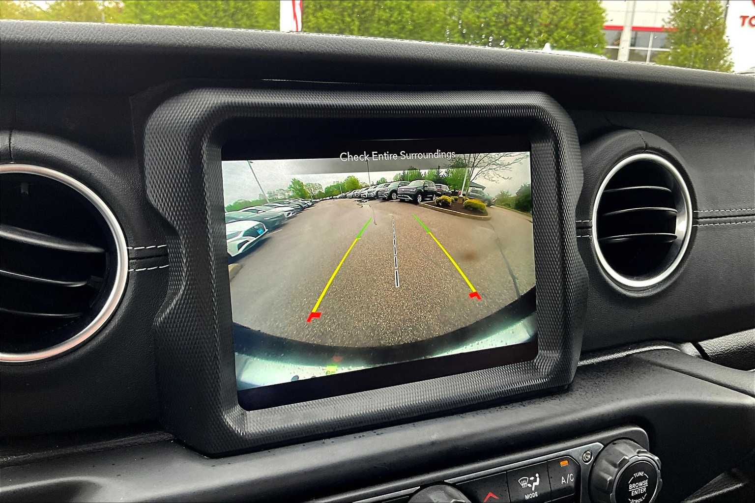 2022 Jeep Wrangler Unlimited Sahara - Photo 19