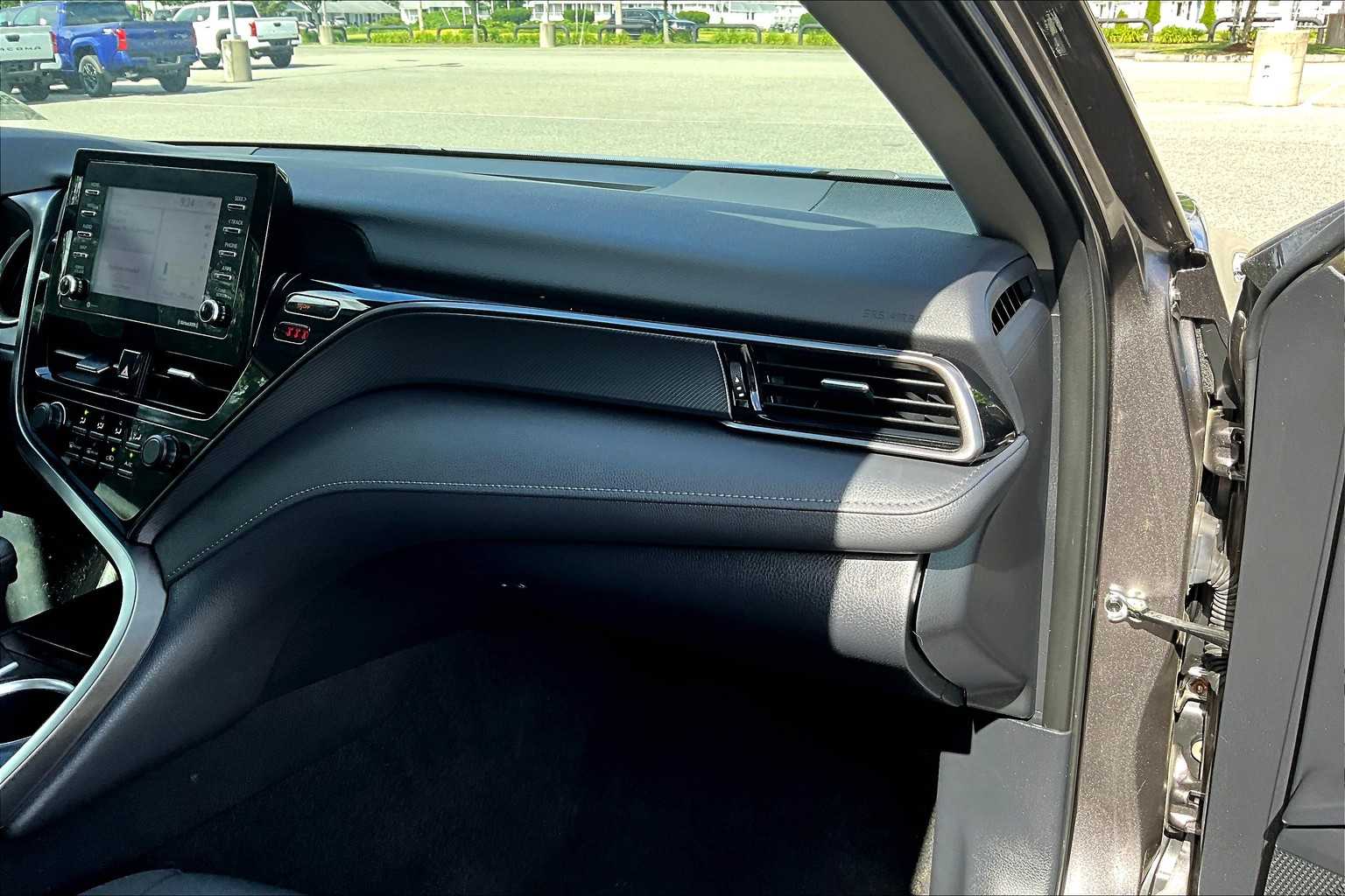 2021 Toyota Camry LE - Photo 11