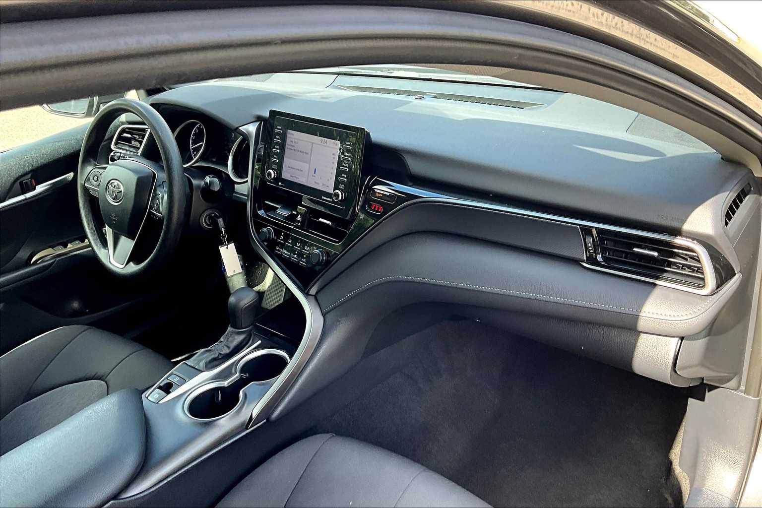 2021 Toyota Camry LE - Photo 12