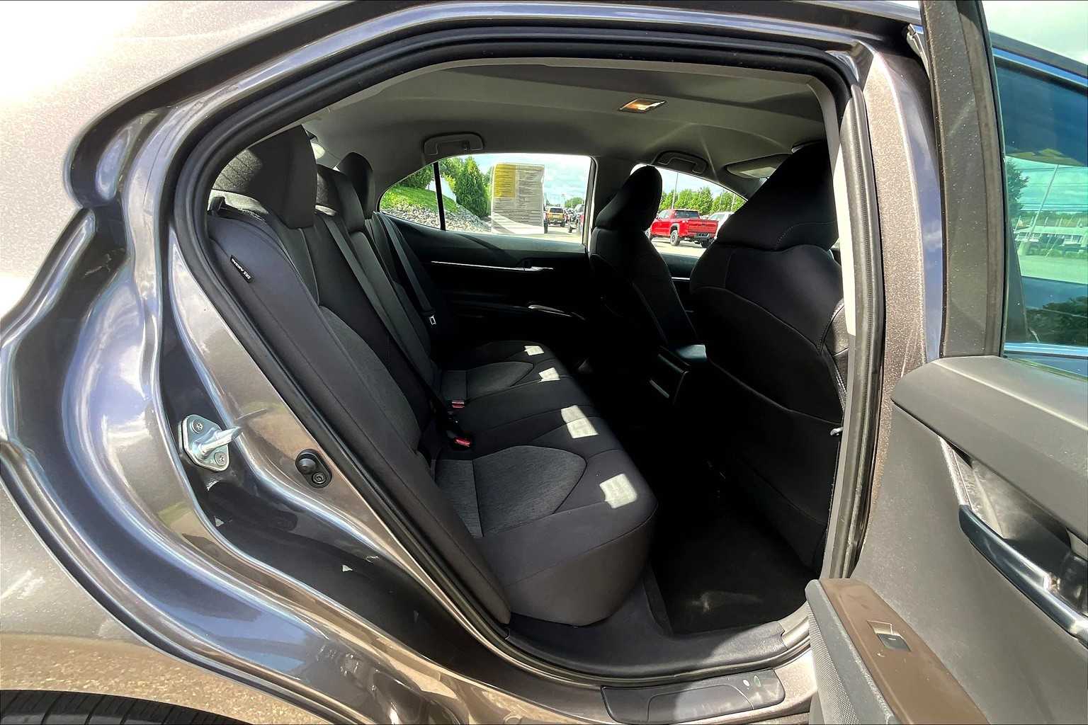 2021 Toyota Camry LE - Photo 14