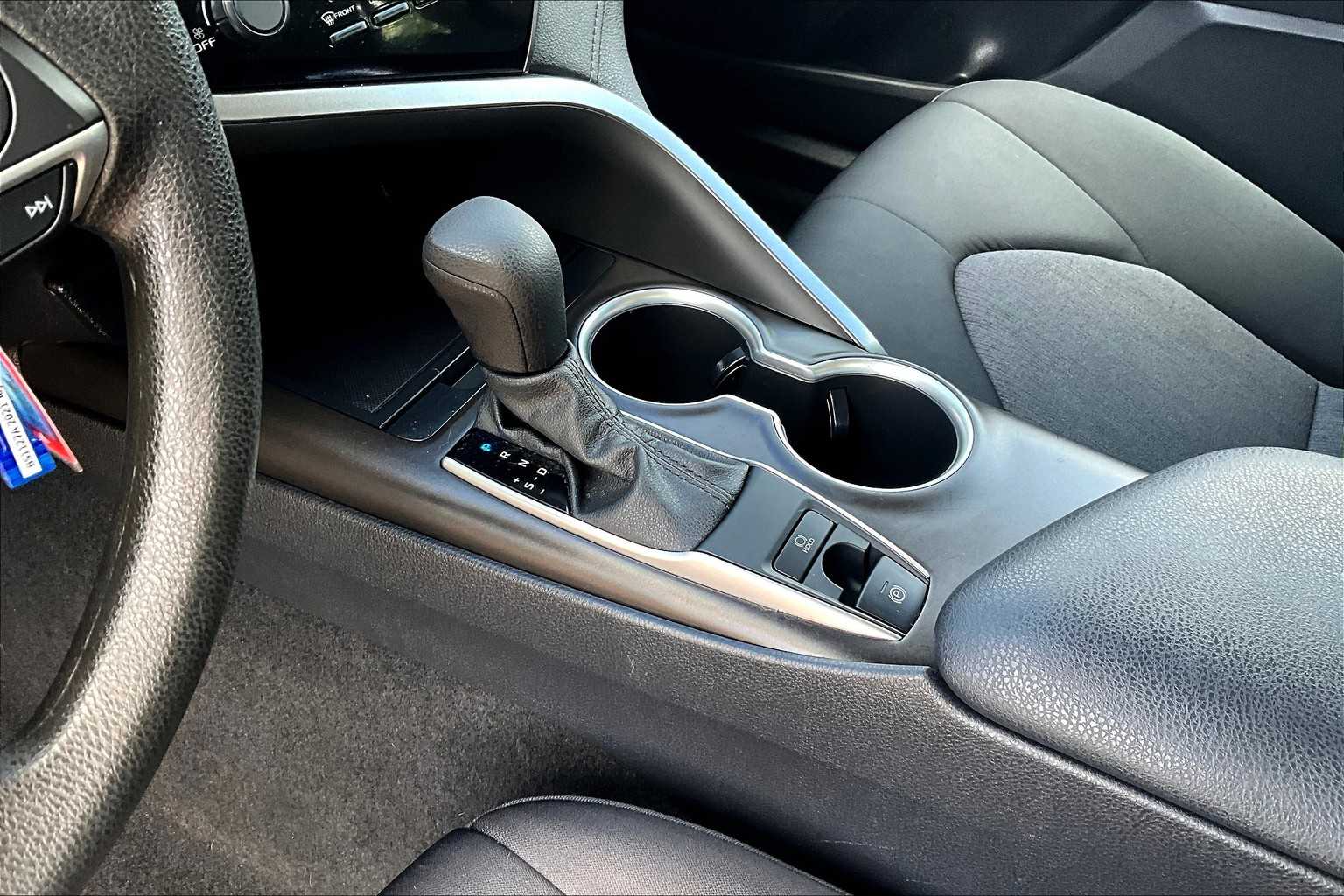 2021 Toyota Camry LE - Photo 18