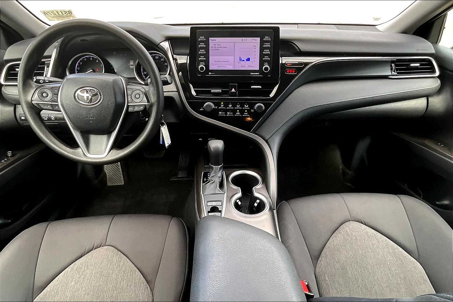 2021 Toyota Camry LE - Photo 19