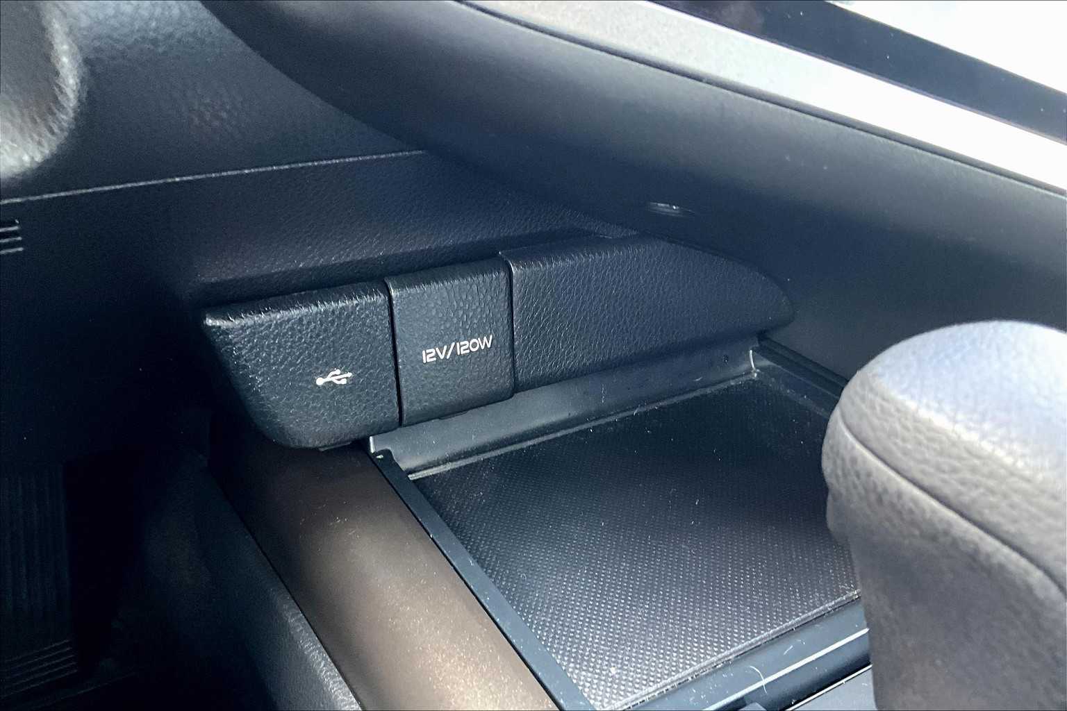 2021 Toyota Camry LE - Photo 25