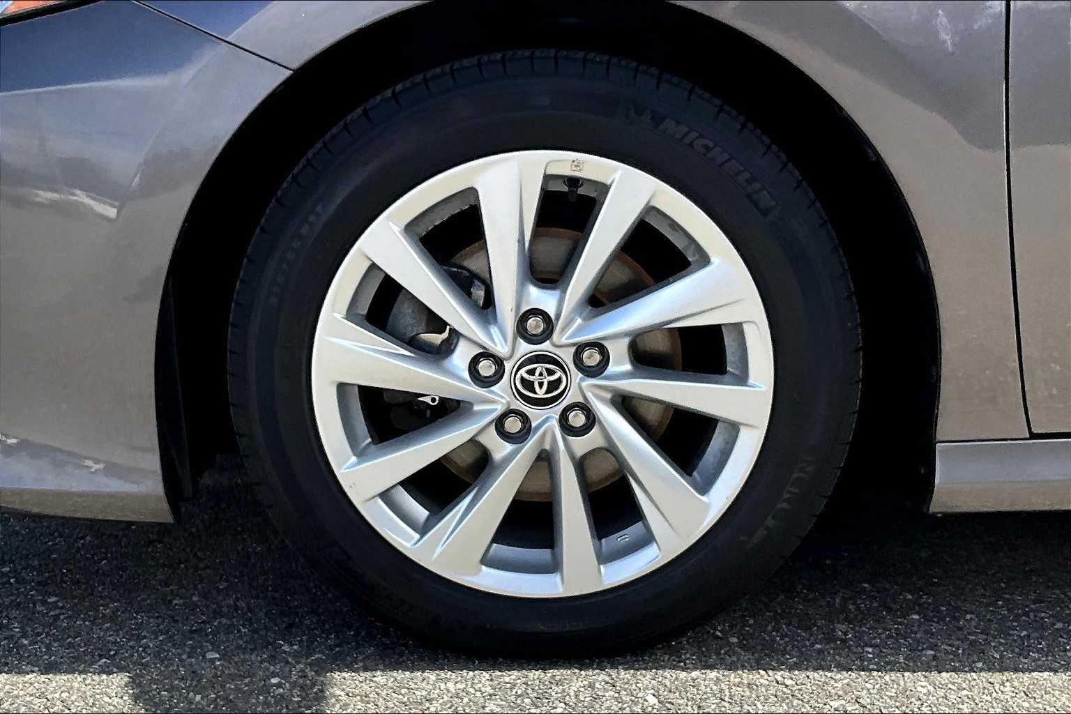 2021 Toyota Camry LE - Photo 5