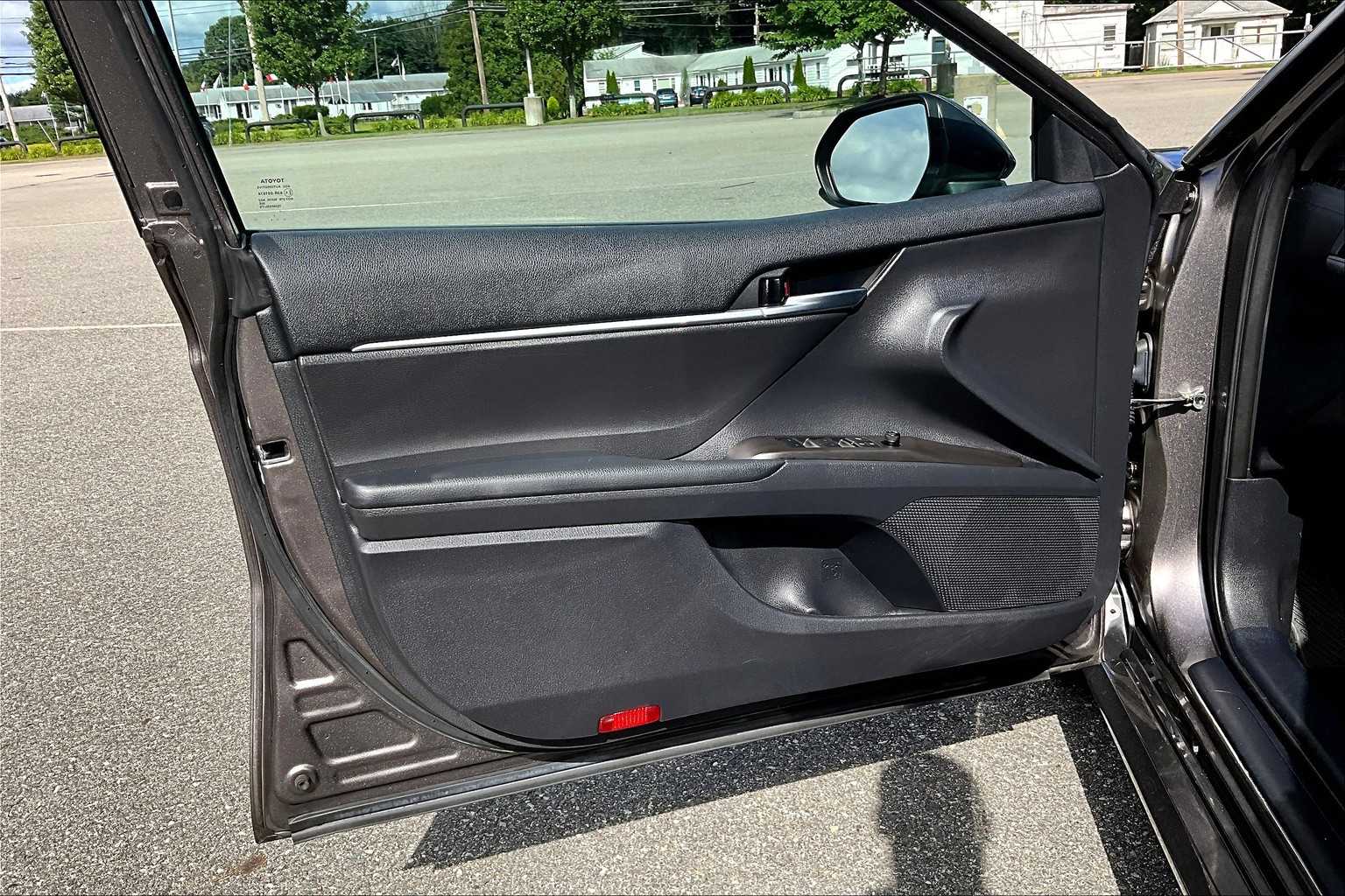 2021 Toyota Camry LE - Photo 7